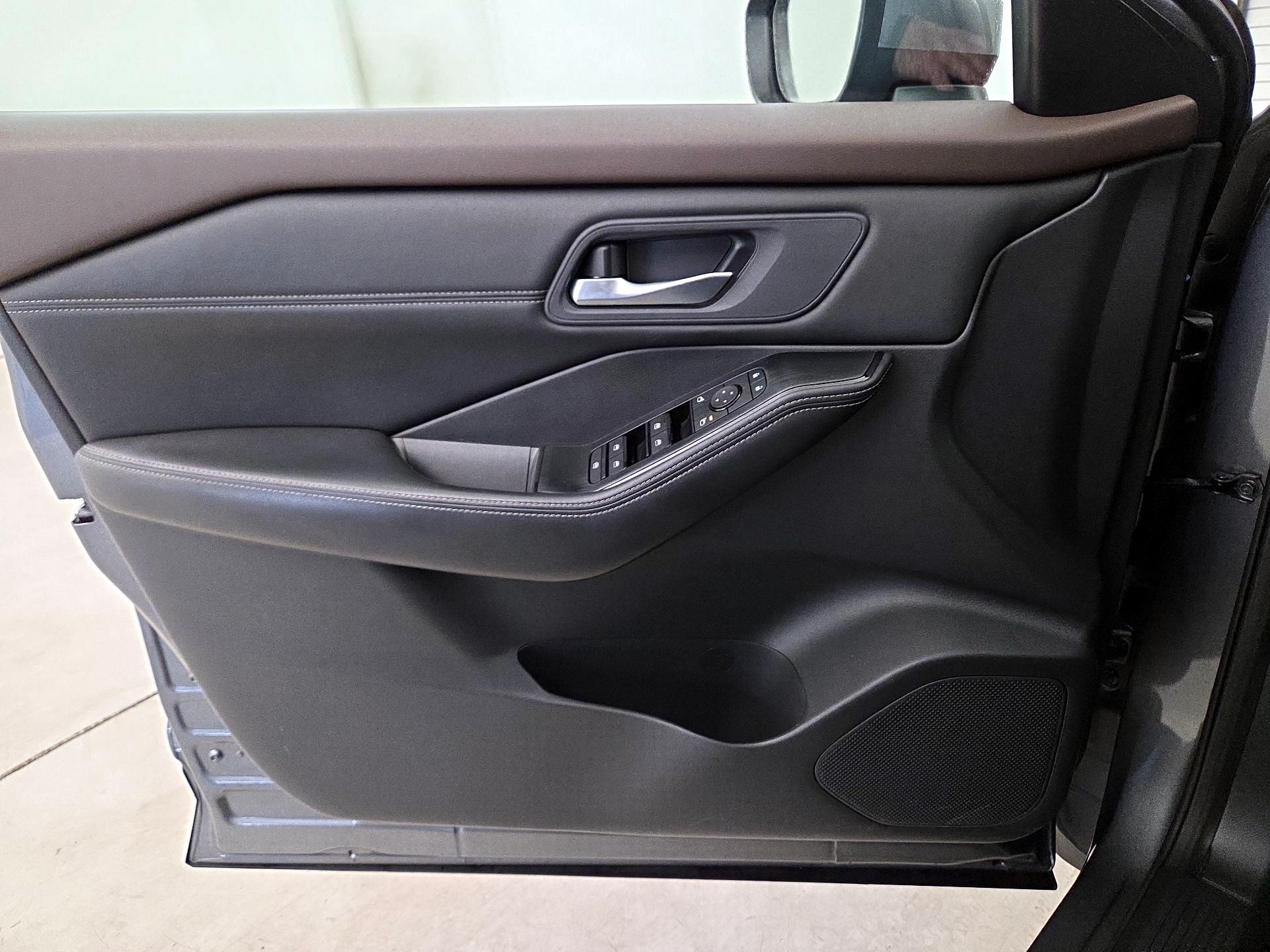 Thumbnail: 2023 Nissan Rogue - 12