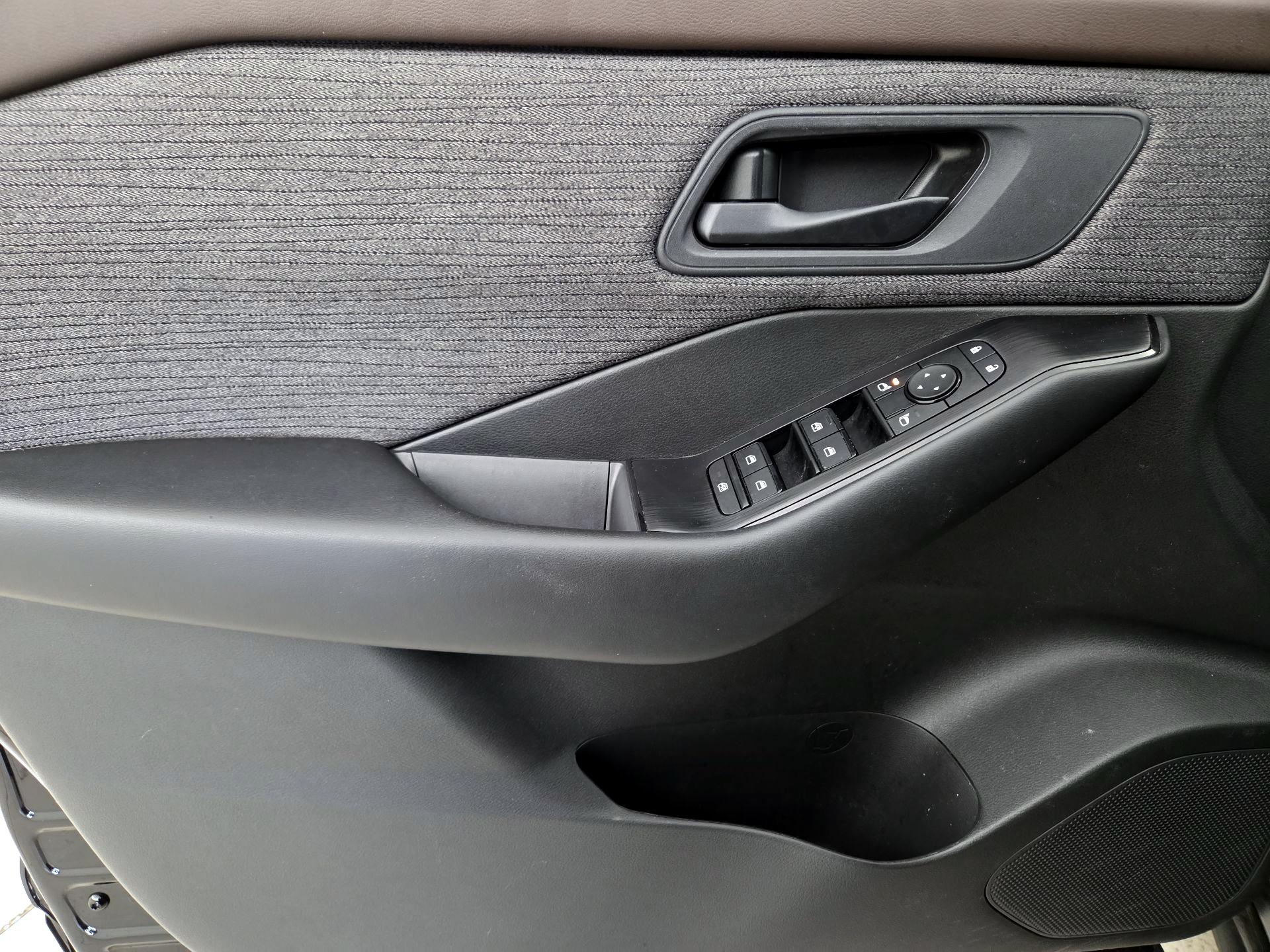 Thumbnail: 2023 Nissan Rogue - 12