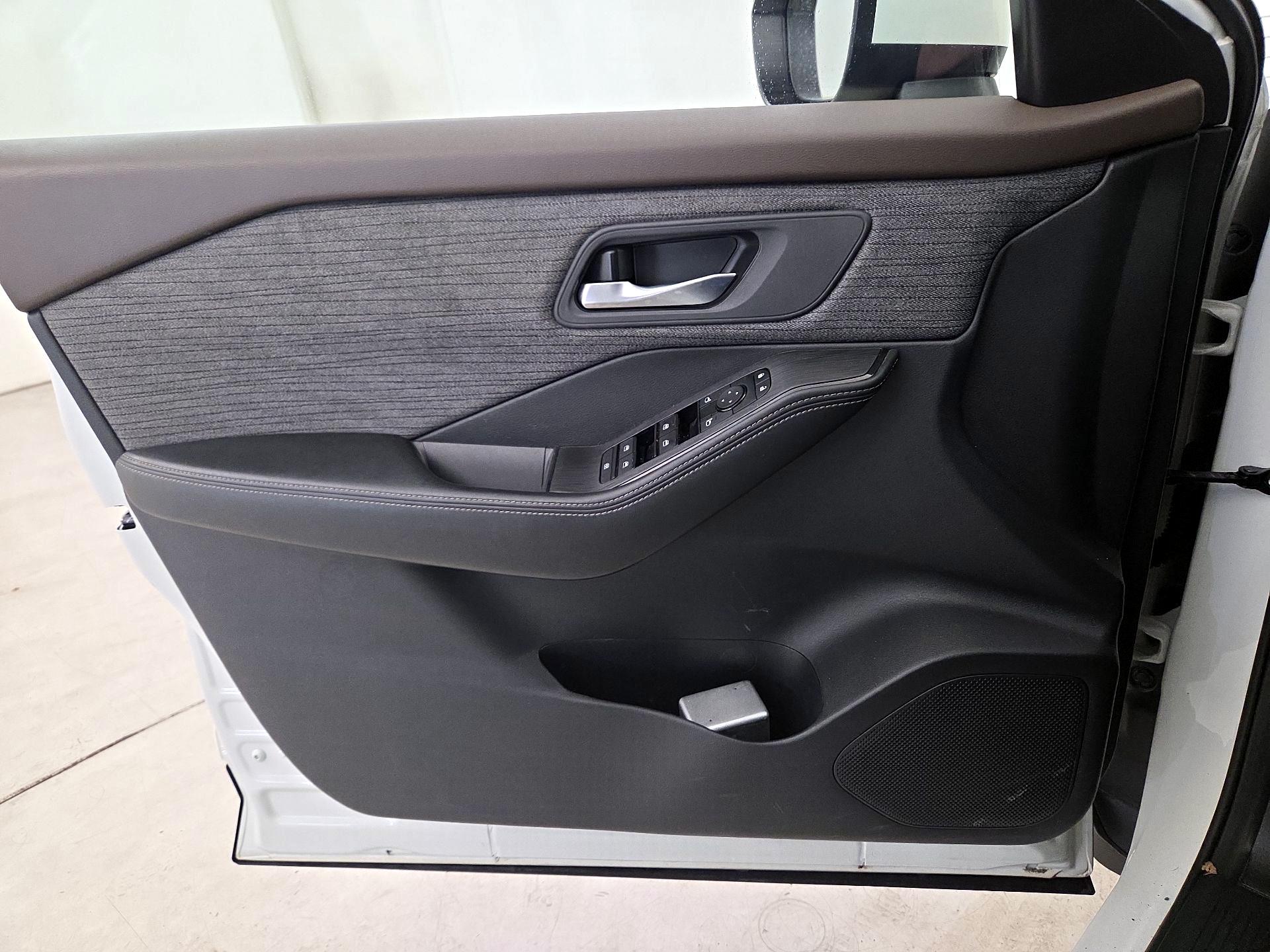 Thumbnail: 2023 Nissan Rogue - 12