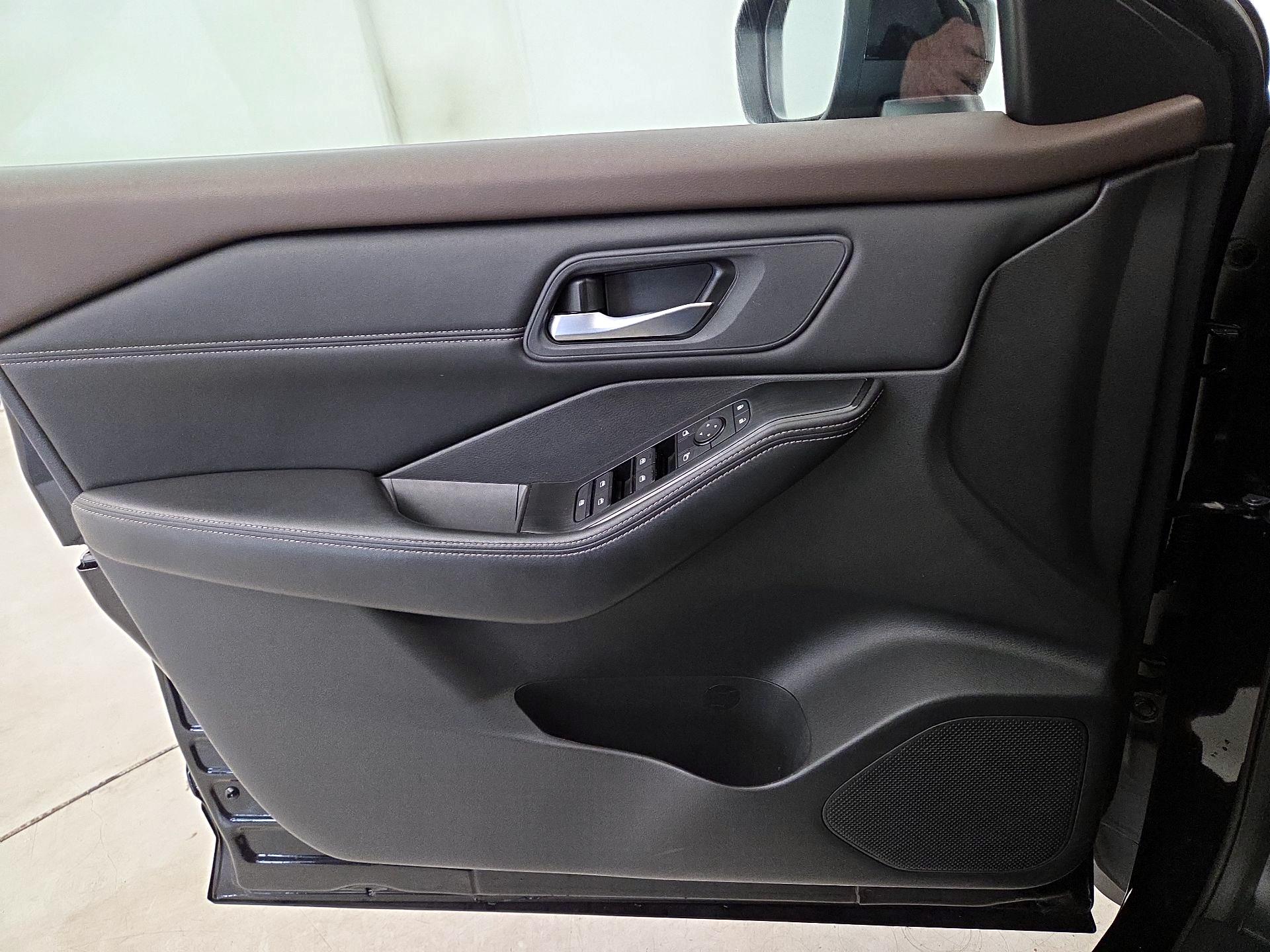 Thumbnail: 2023 Nissan Rogue - 12