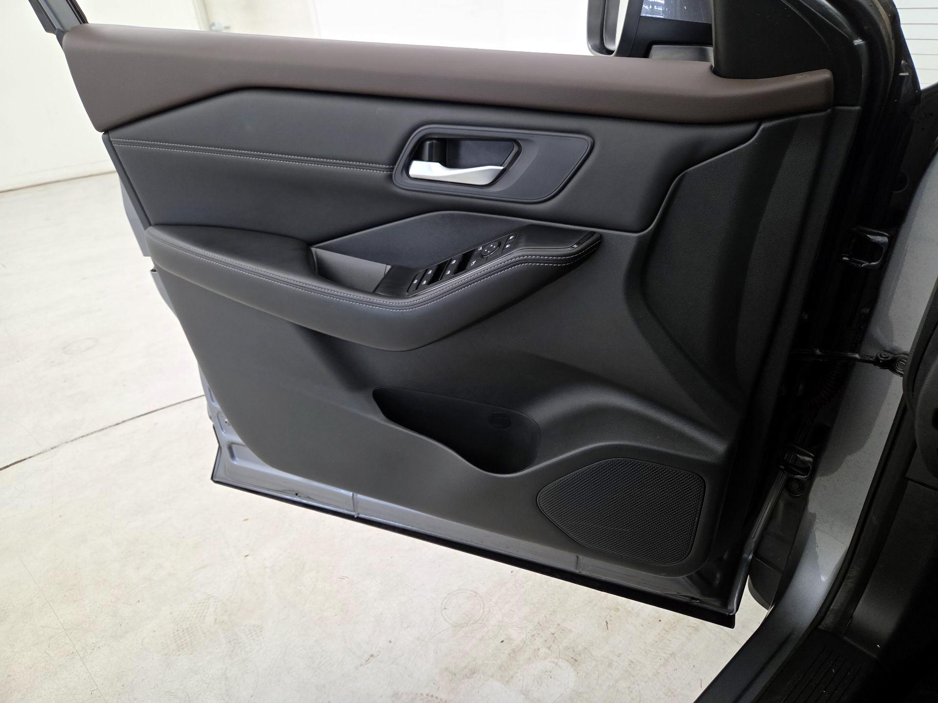 Thumbnail: 2023 Nissan Rogue - 12