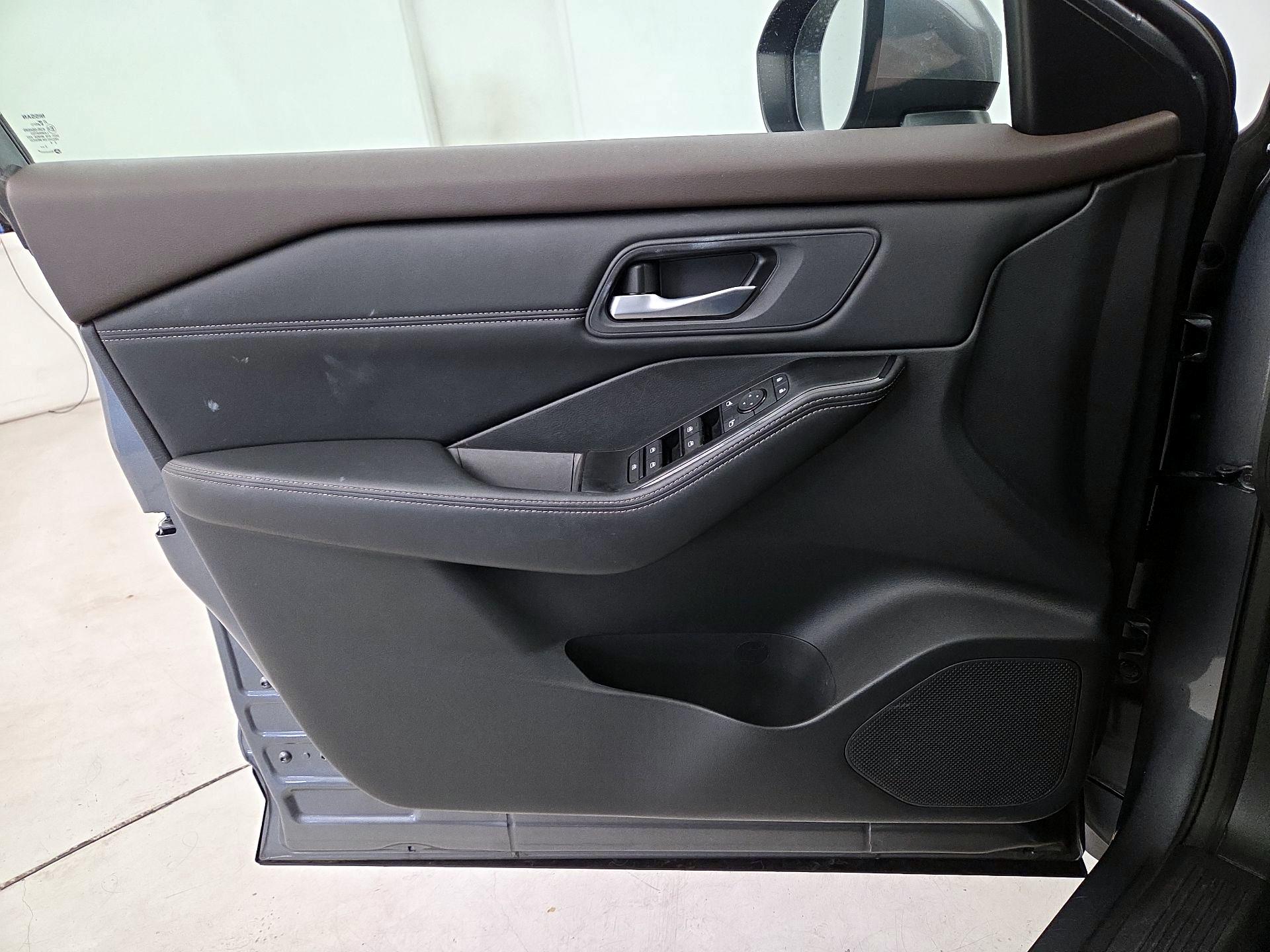 Thumbnail: 2023 Nissan Rogue - 12