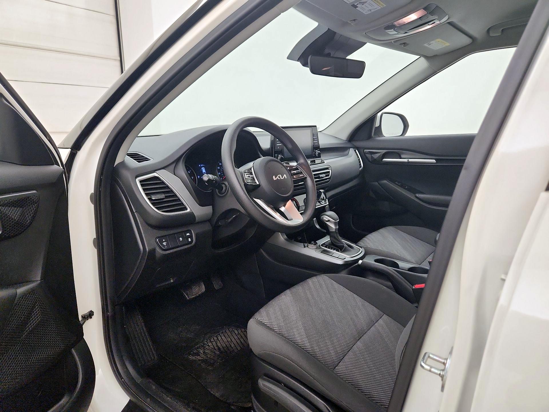 Thumbnail: 2023 Kia Seltos - 11