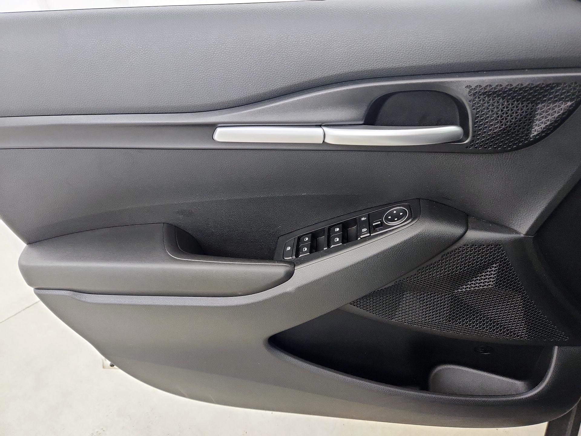 Thumbnail: 2023 Kia Seltos - 12