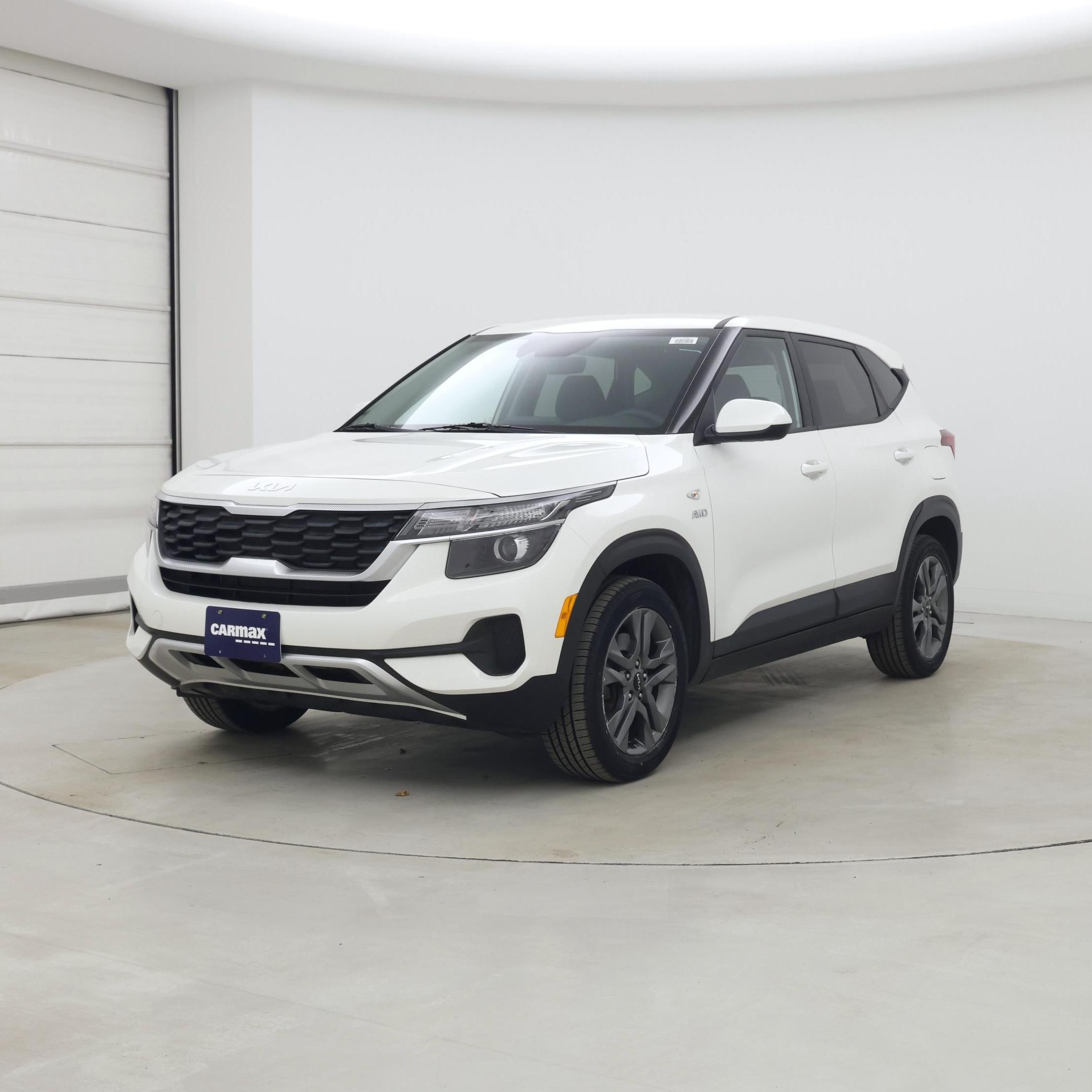 Thumbnail: 2023 Kia Seltos - 4