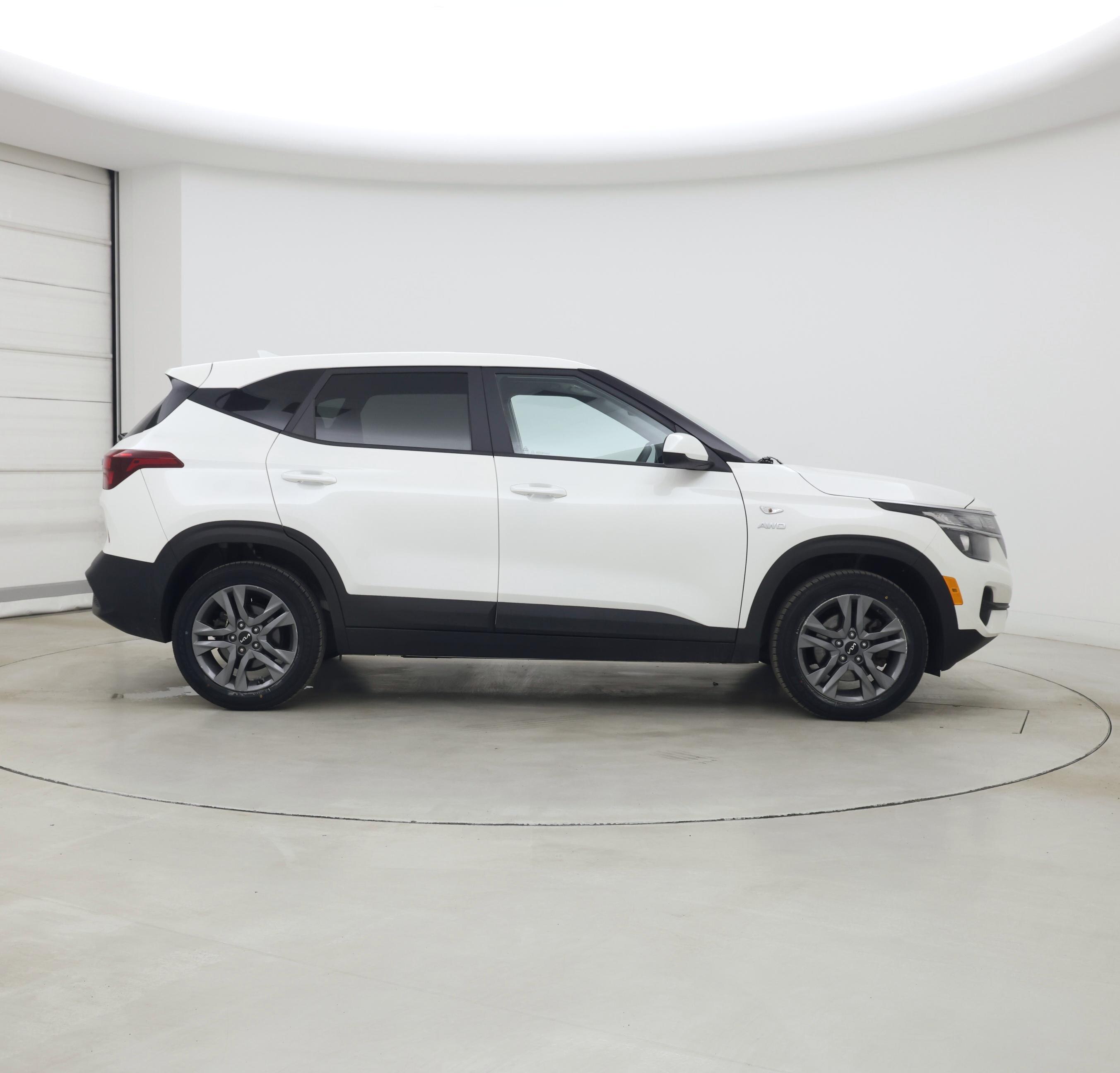 Thumbnail: 2023 Kia Seltos - 7