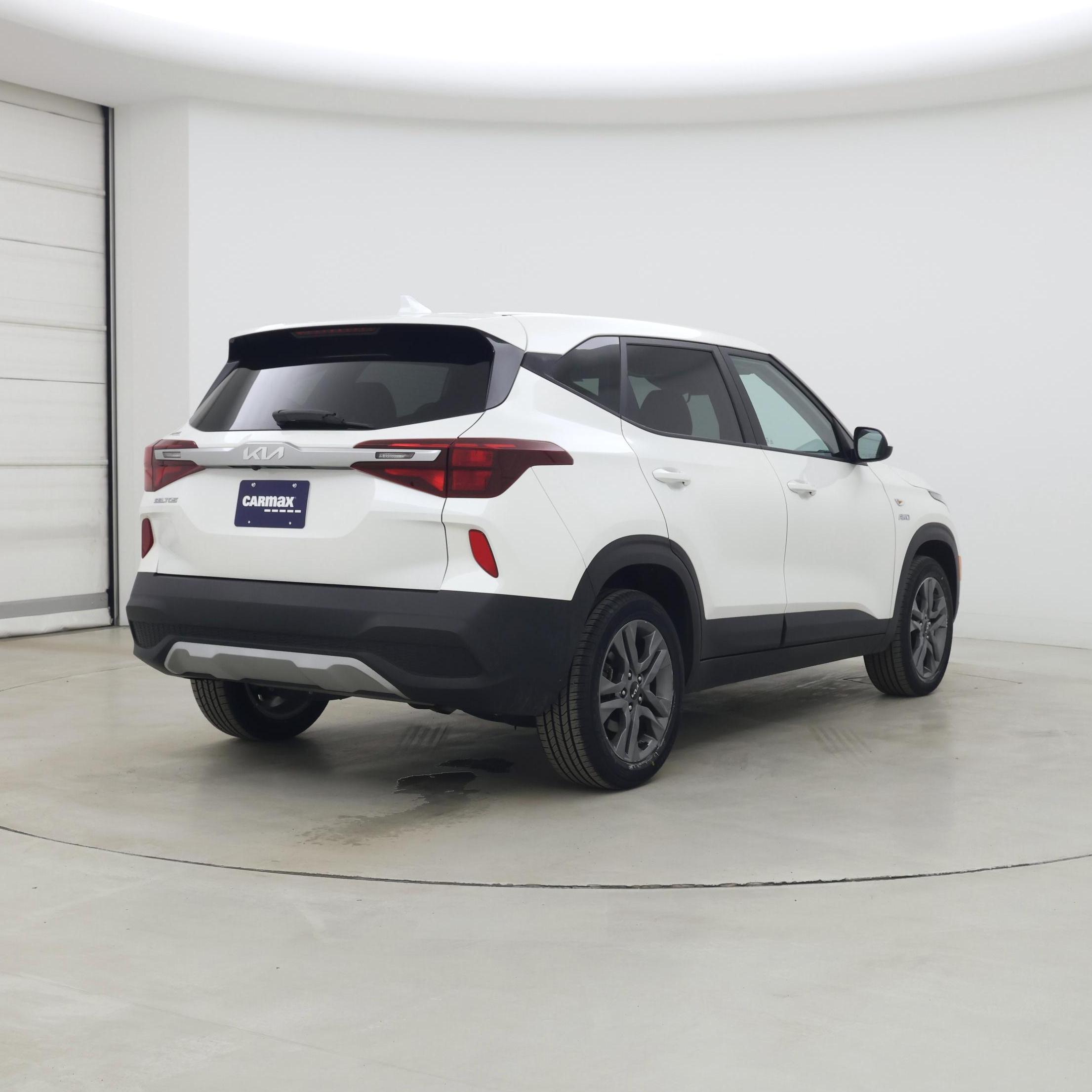 Thumbnail: 2023 Kia Seltos - 8