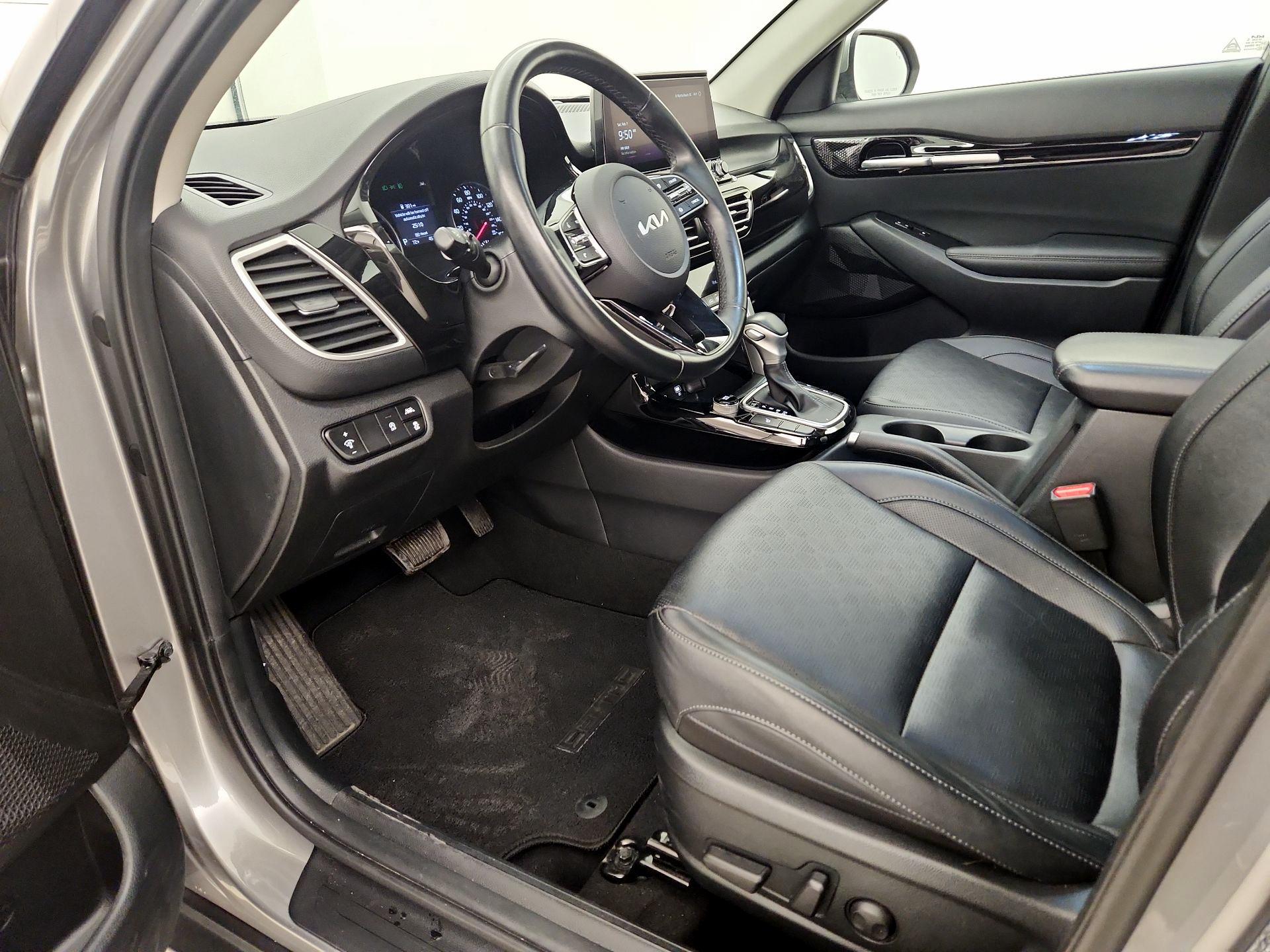 Thumbnail: 2023 Kia Seltos - 11