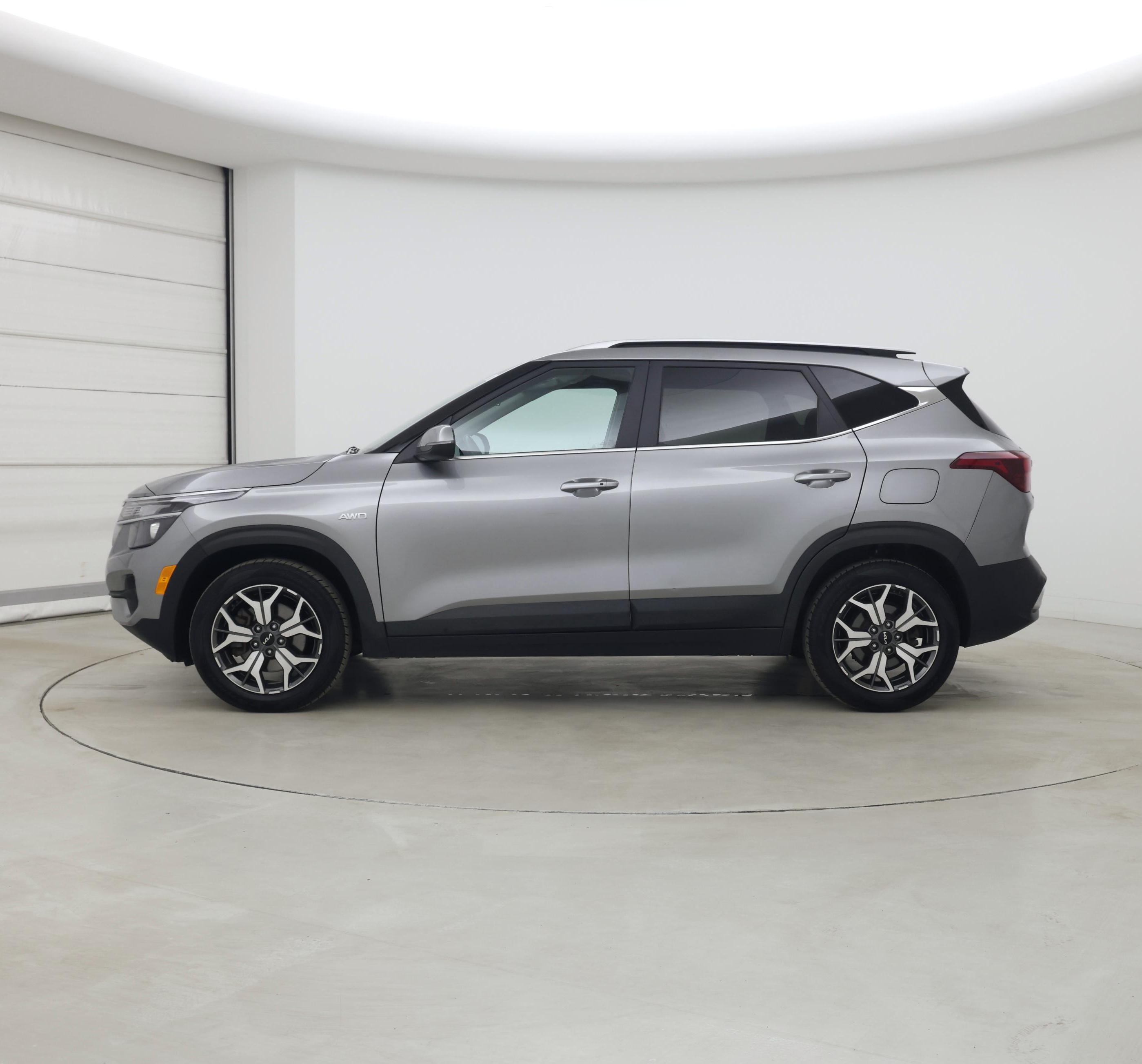 Thumbnail: 2023 Kia Seltos - 3