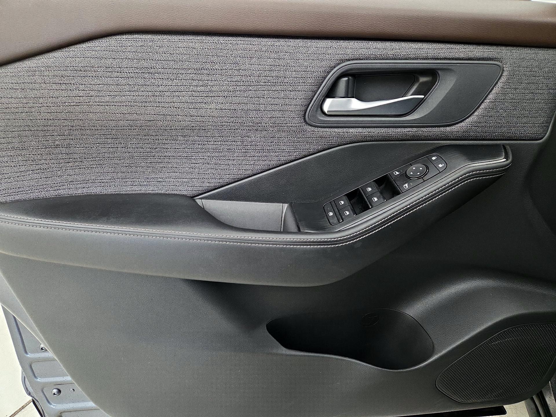 Thumbnail: 2023 Nissan Rogue - 12