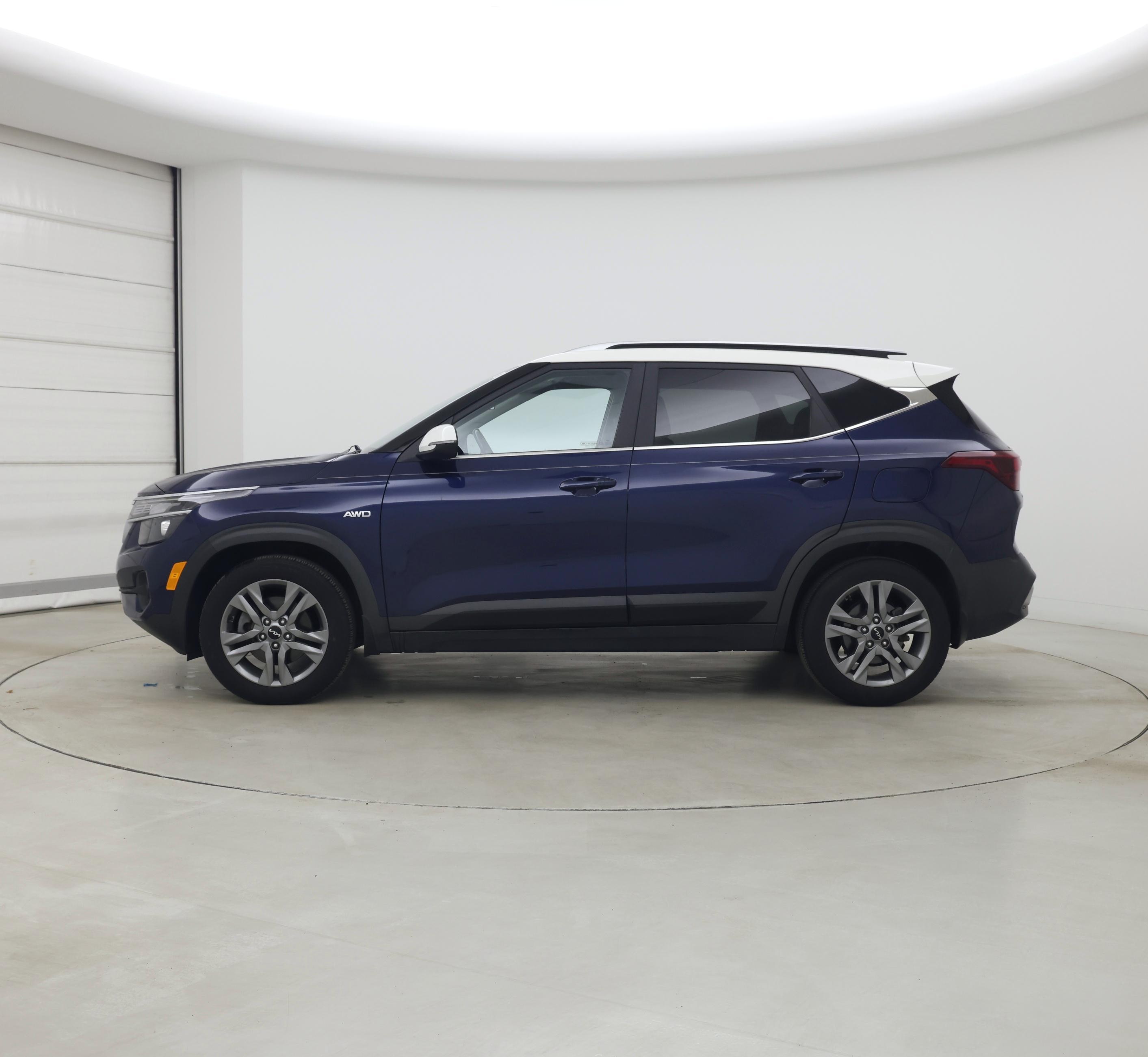 Thumbnail: 2022 Kia Seltos - 3