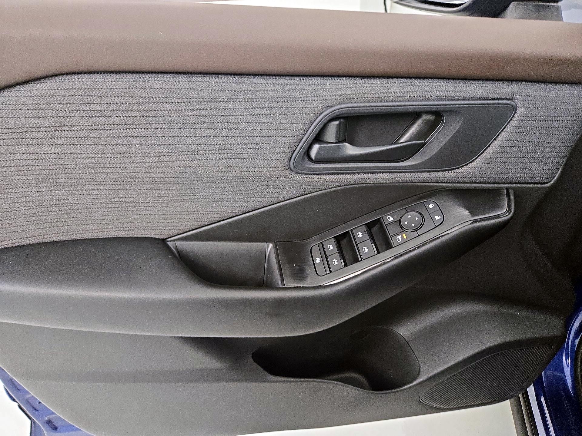 Thumbnail: 2023 Nissan Rogue - 12