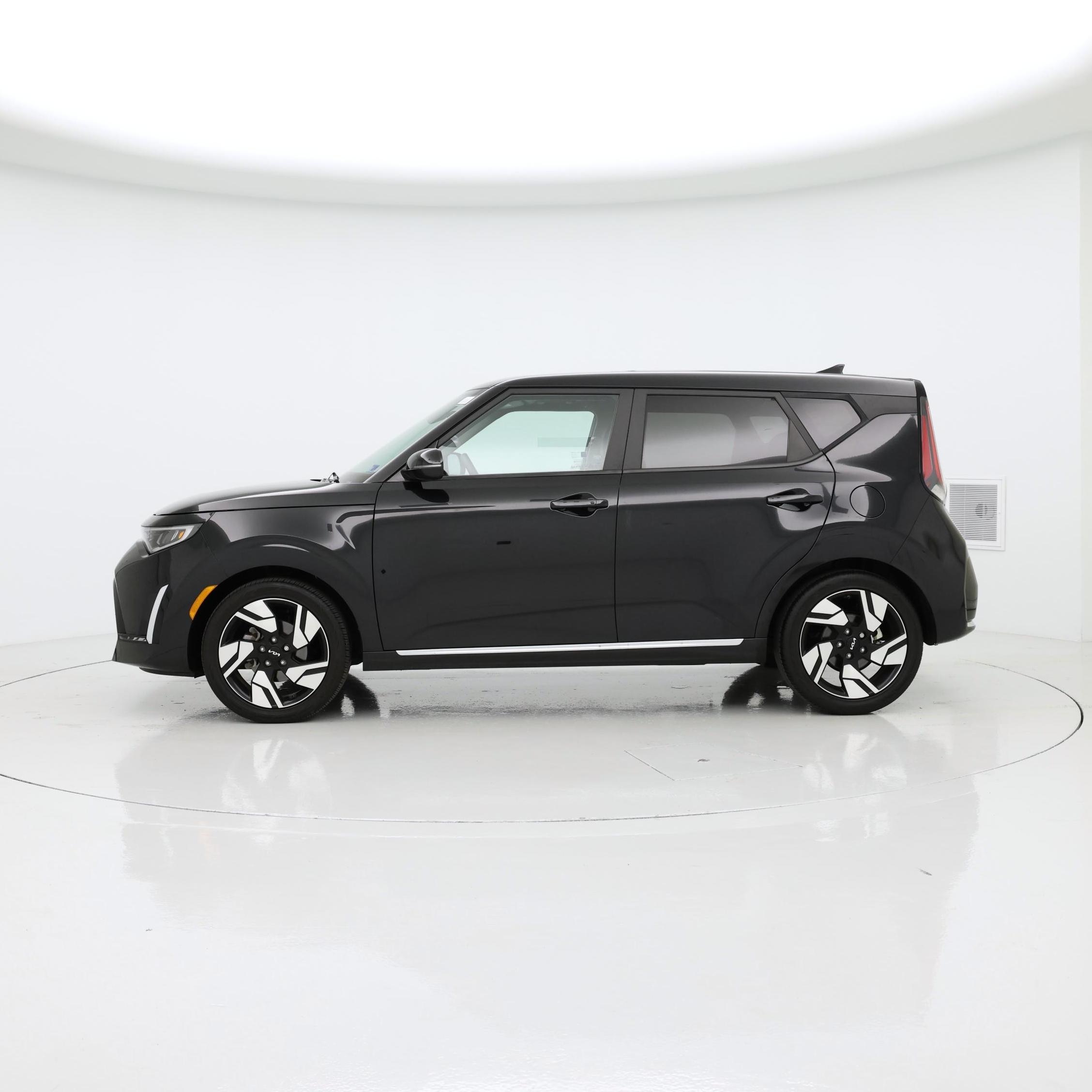 Thumbnail: 2023 Kia Soul - 3