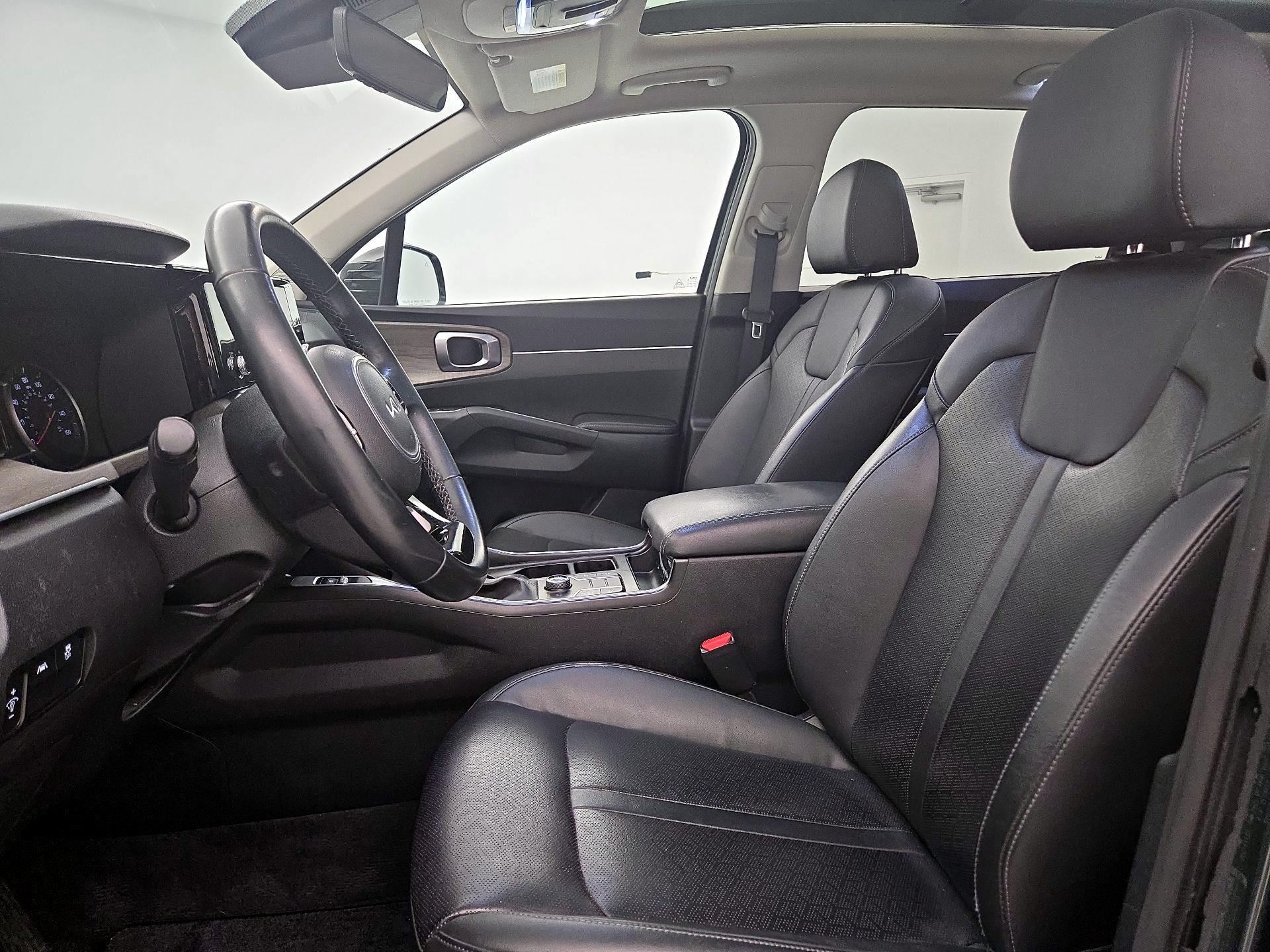 Thumbnail: 2023 Kia Sorento - 11