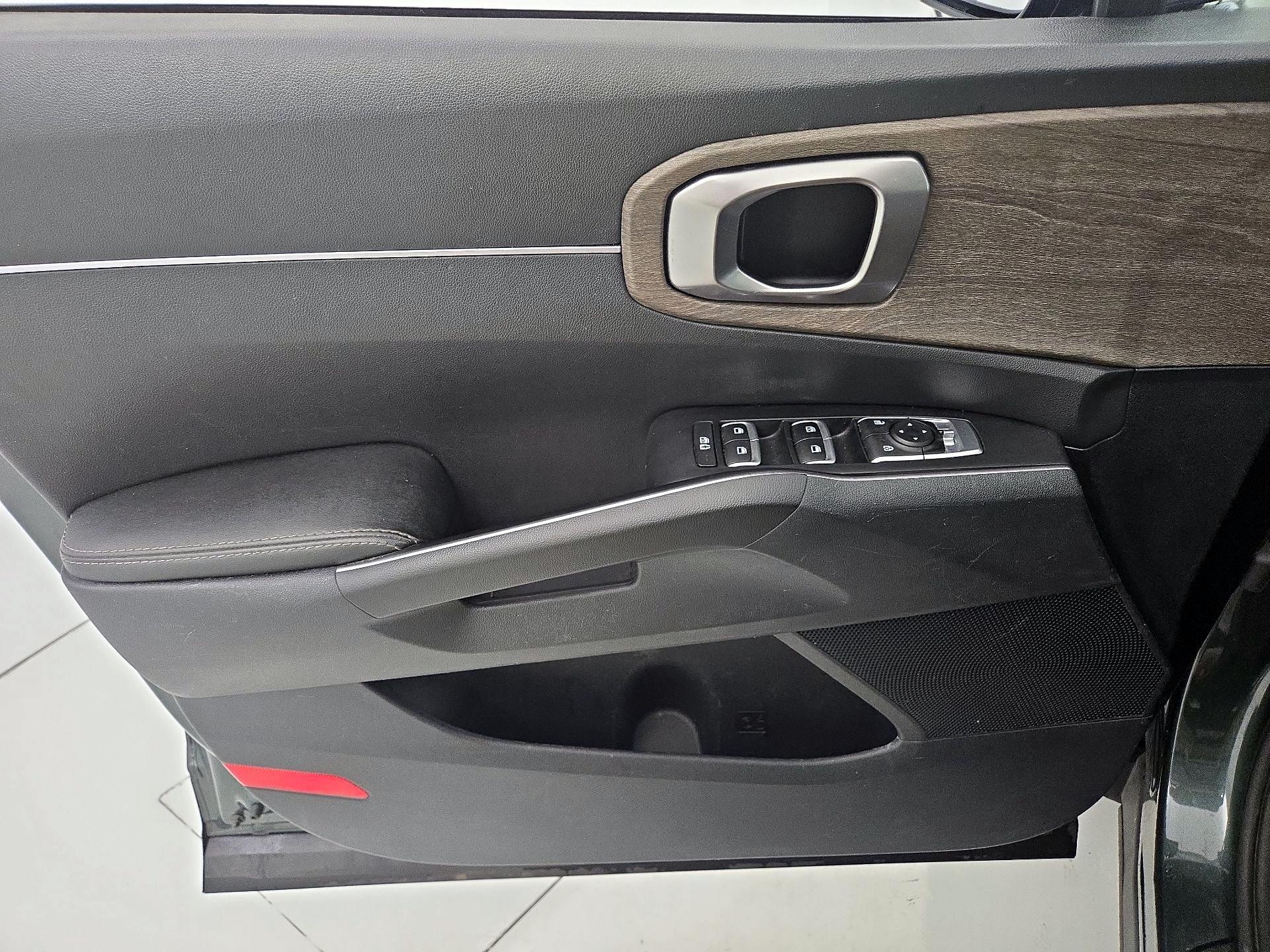 Thumbnail: 2023 Kia Sorento - 12