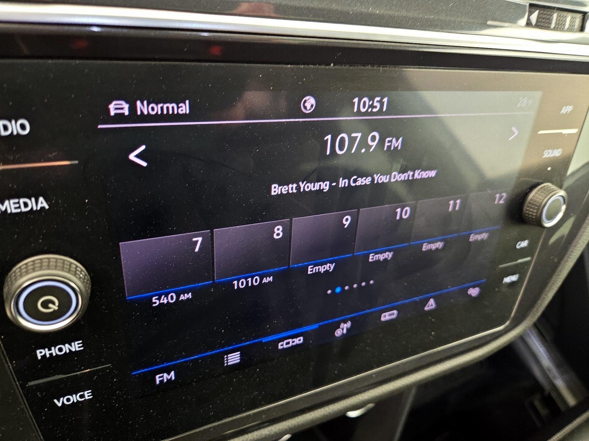 Thumbnail: 2021 Volkswagen Tiguan - 15