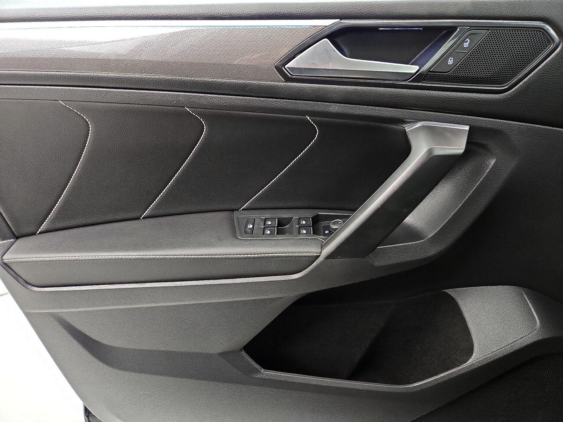 Thumbnail: 2023 Volkswagen Tiguan - 12