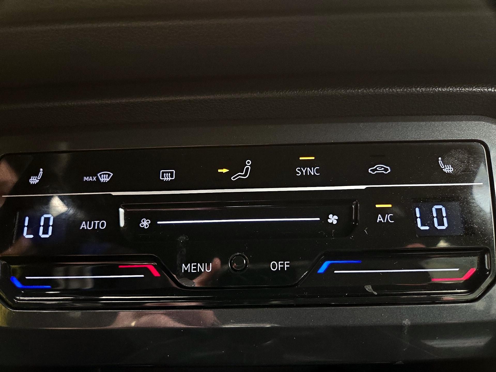 Thumbnail: 2023 Volkswagen Tiguan - 16