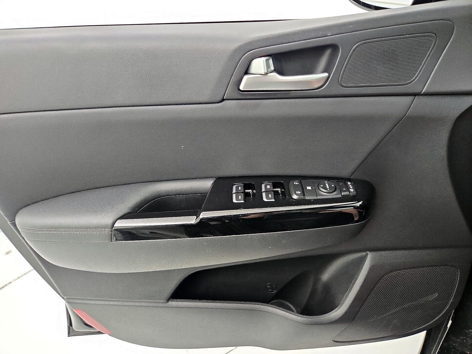 Thumbnail: 2022 Kia Sportage - 12