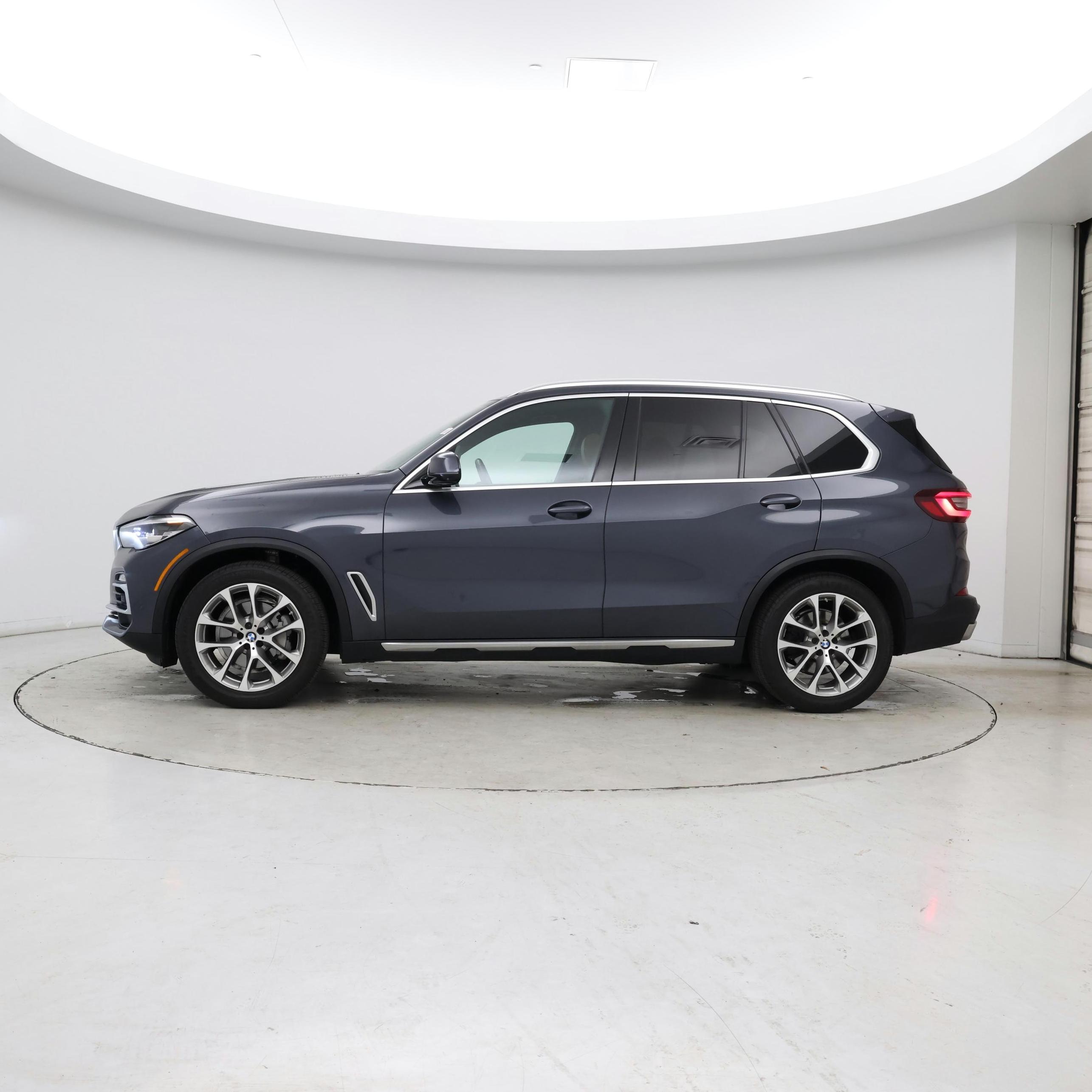 Thumbnail: 2021 BMW X5 - 3