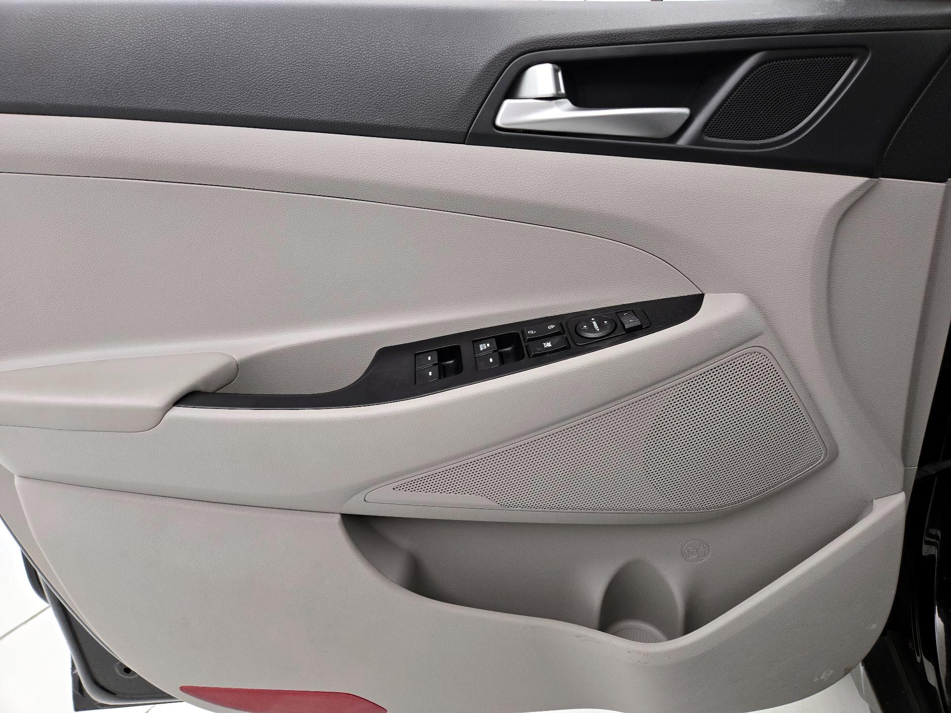 Thumbnail: 2020 Hyundai Tucson - 12