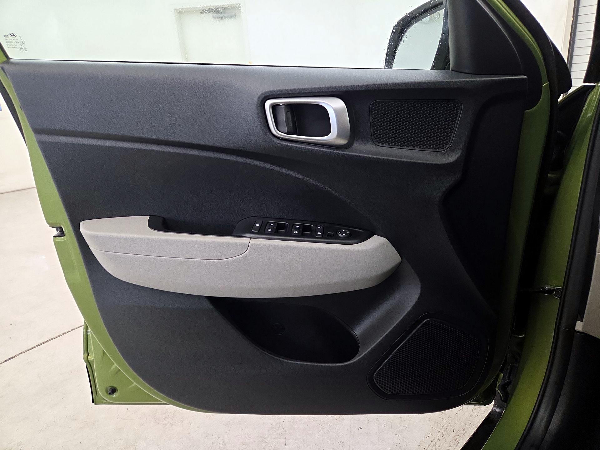 Thumbnail: 2023 Hyundai Venue - 12