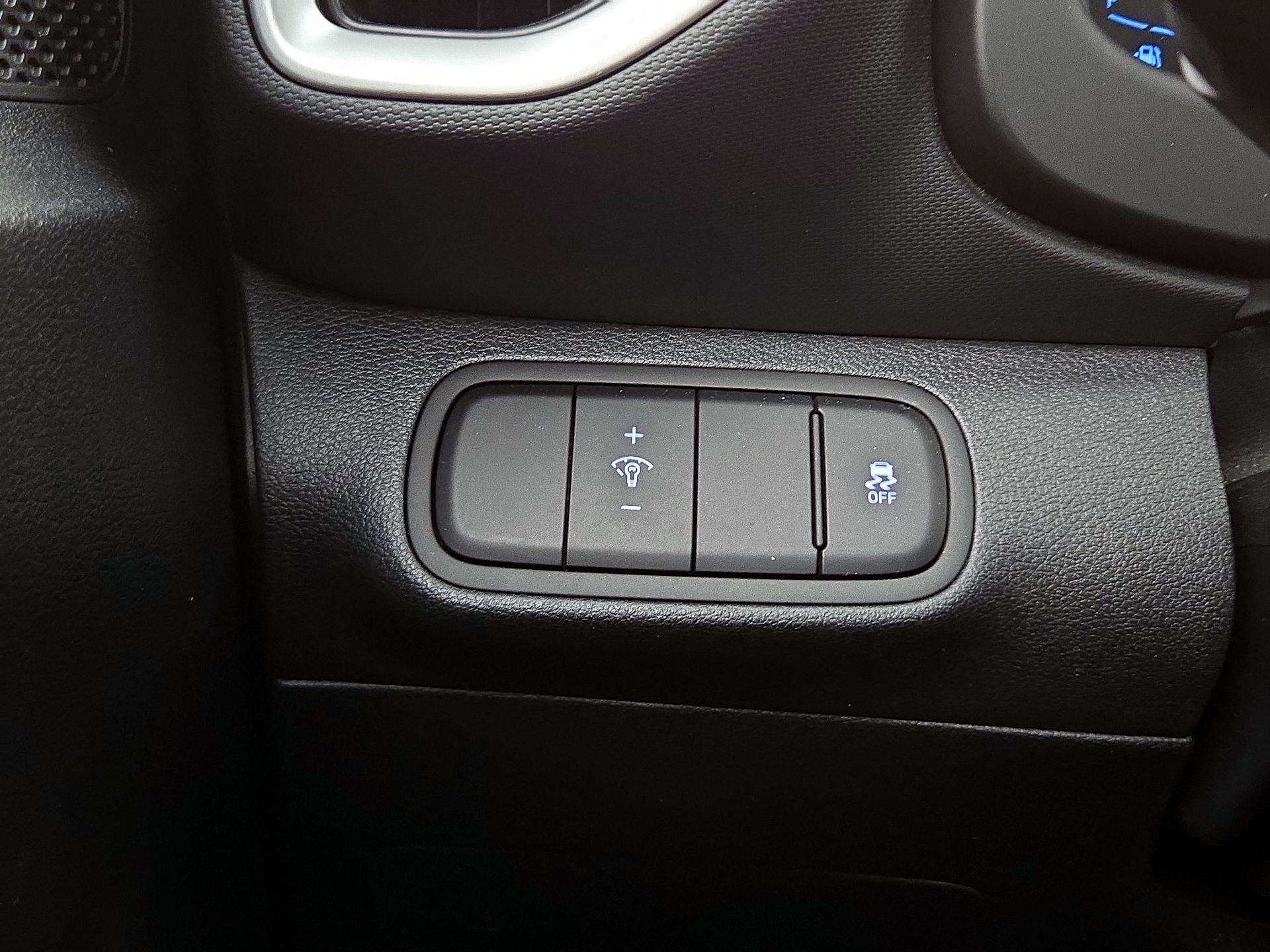 Thumbnail: 2023 Hyundai Venue - 13