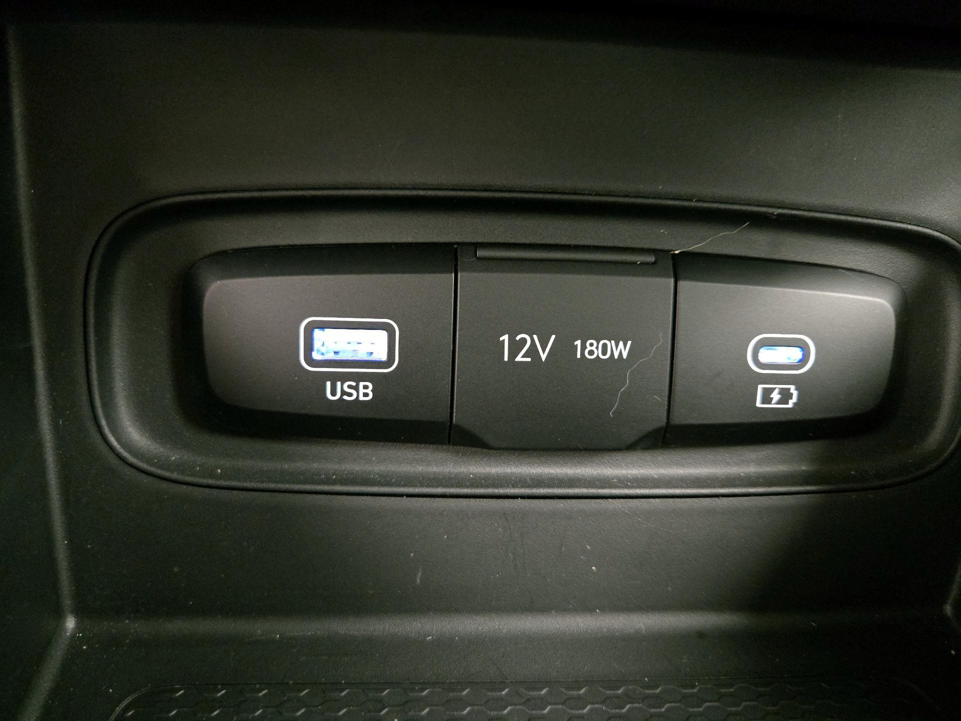 Thumbnail: 2023 Hyundai Venue - 18