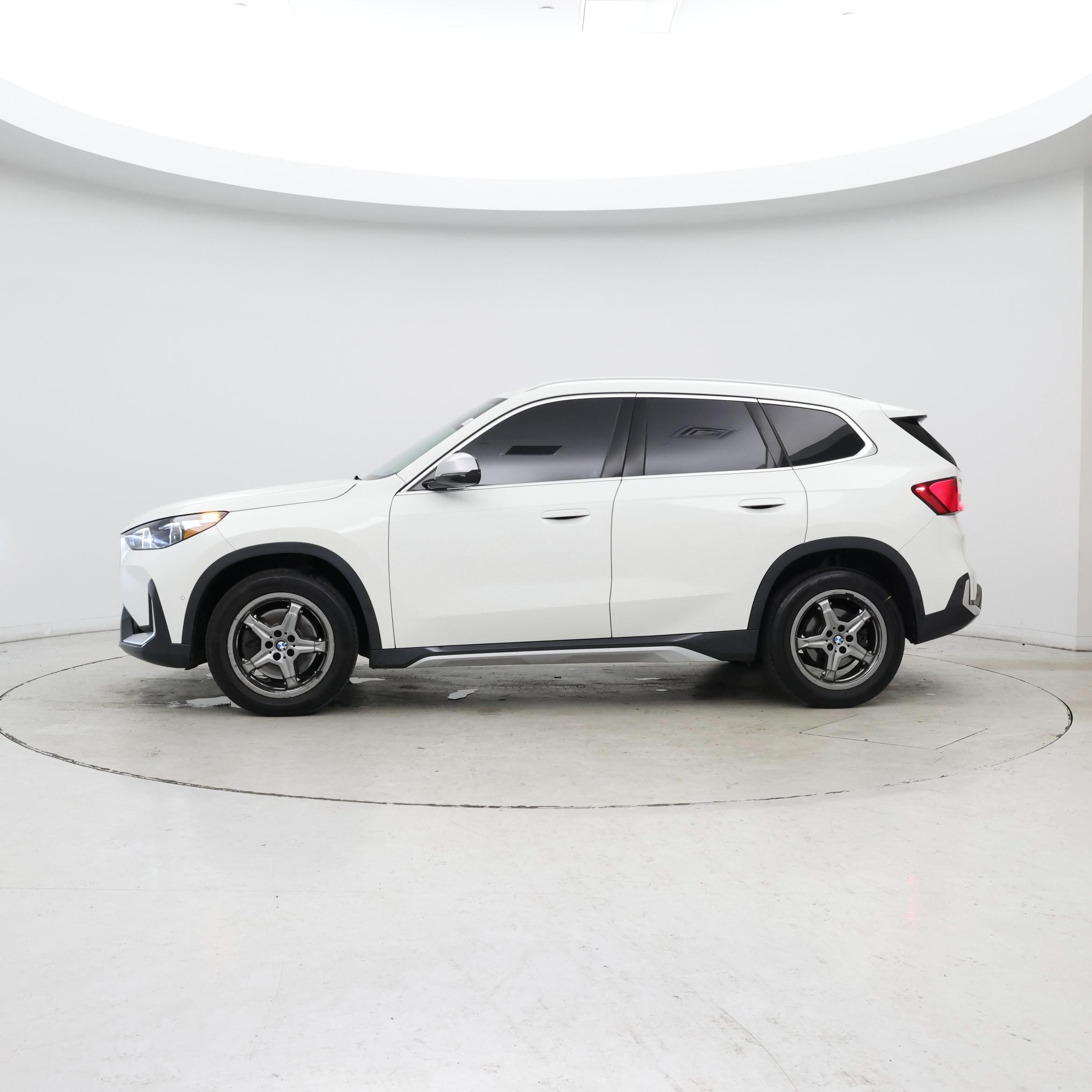 Thumbnail: 2023 BMW X1 - 3