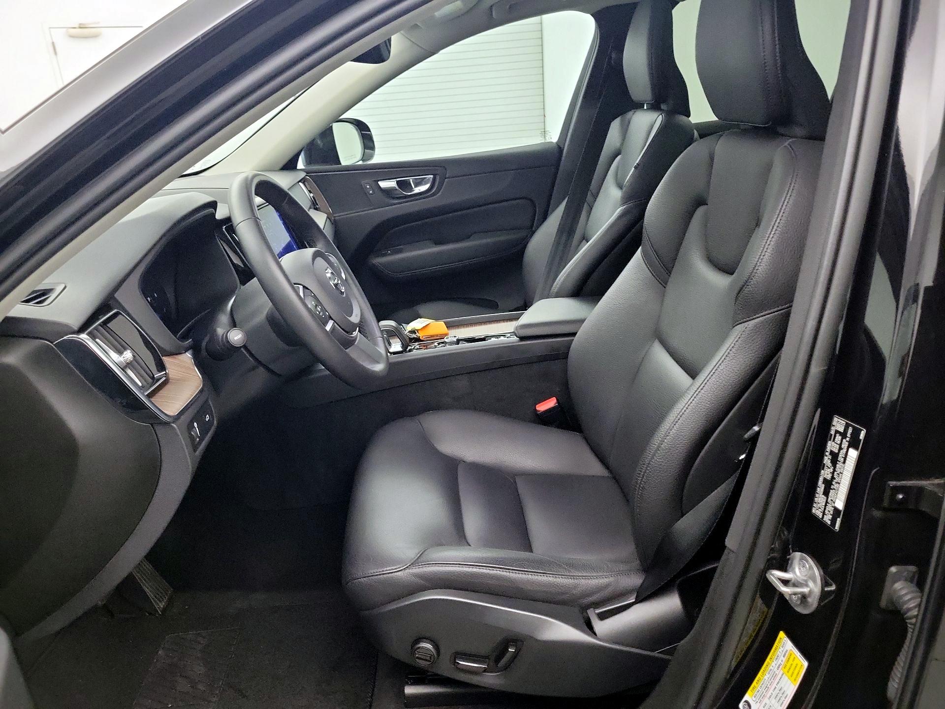 Thumbnail: 2022 Volvo XC60 - 9