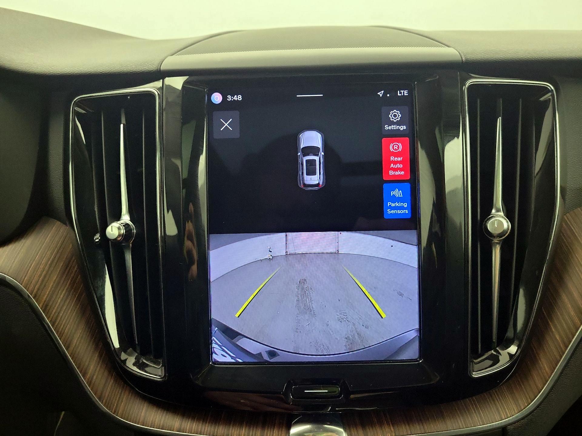 Thumbnail: 2022 Volvo XC60 - 13