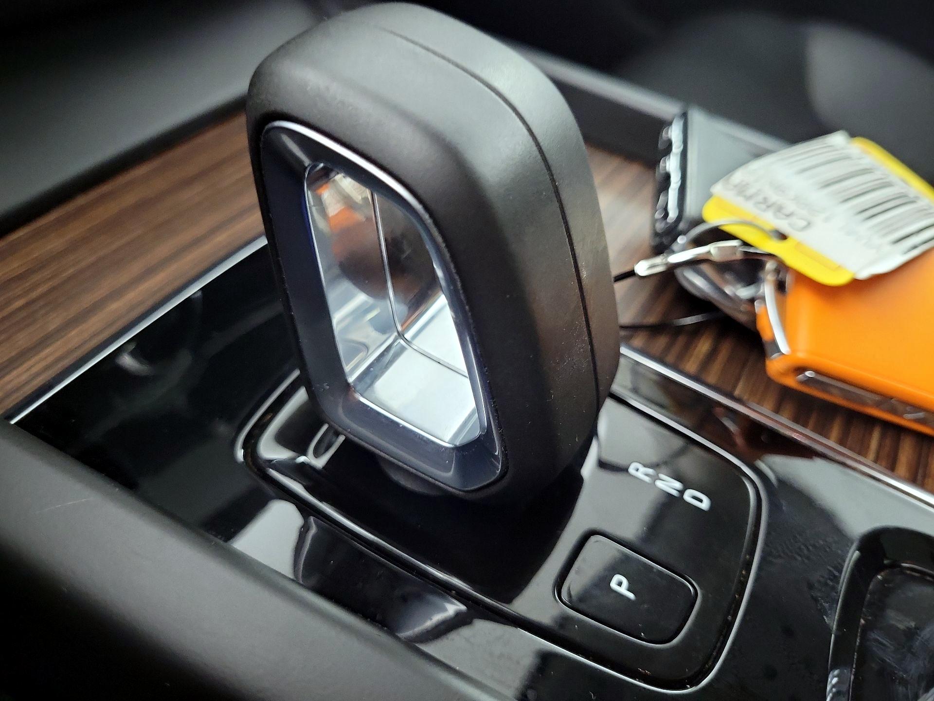 Thumbnail: 2022 Volvo XC60 - 16