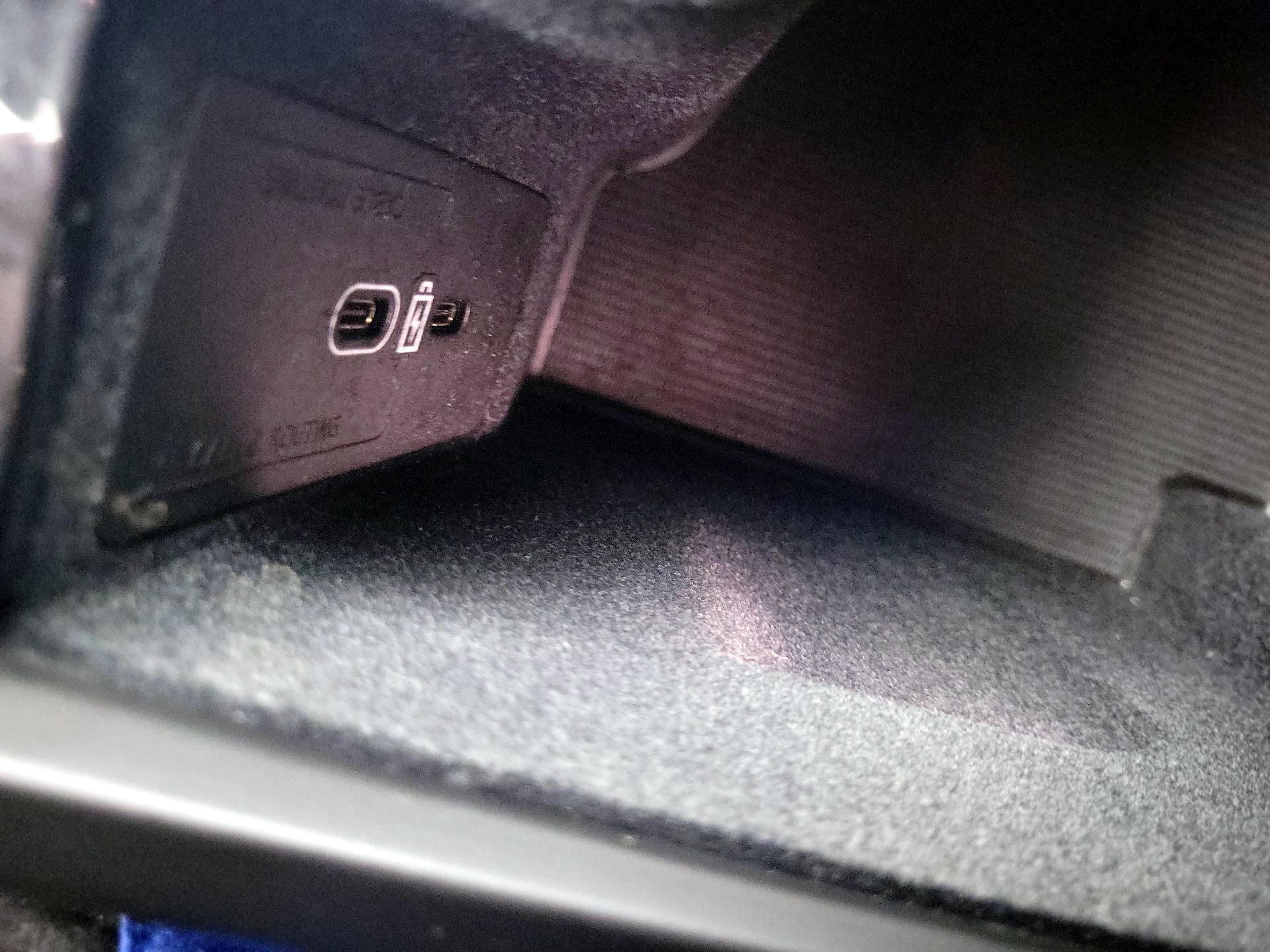 Thumbnail: 2022 Volvo XC60 - 17