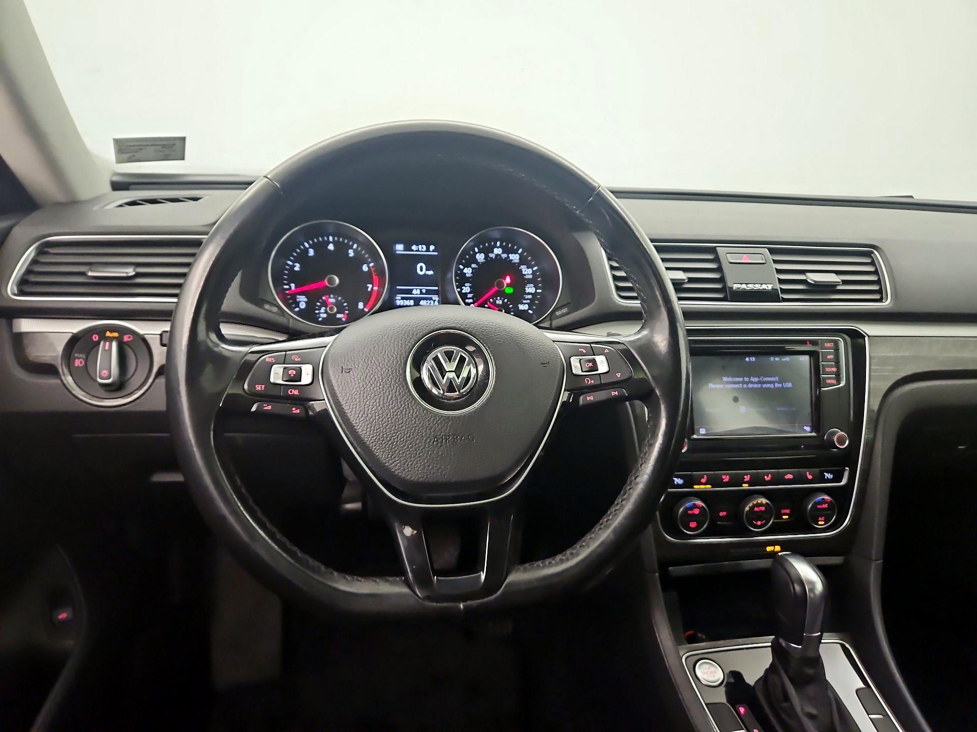 Thumbnail: 2018 Volkswagen Passat - 10