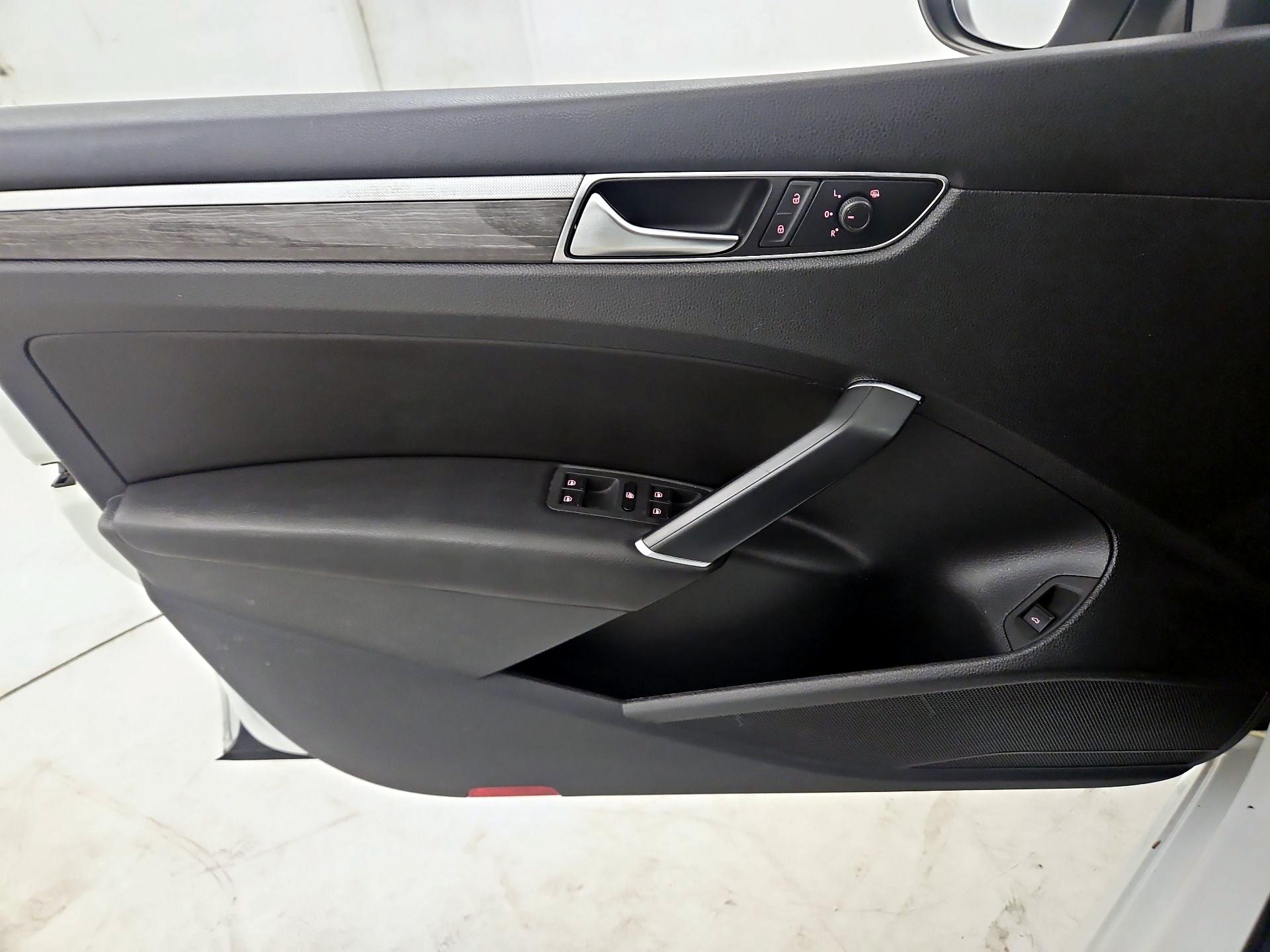 Thumbnail: 2018 Volkswagen Passat - 12