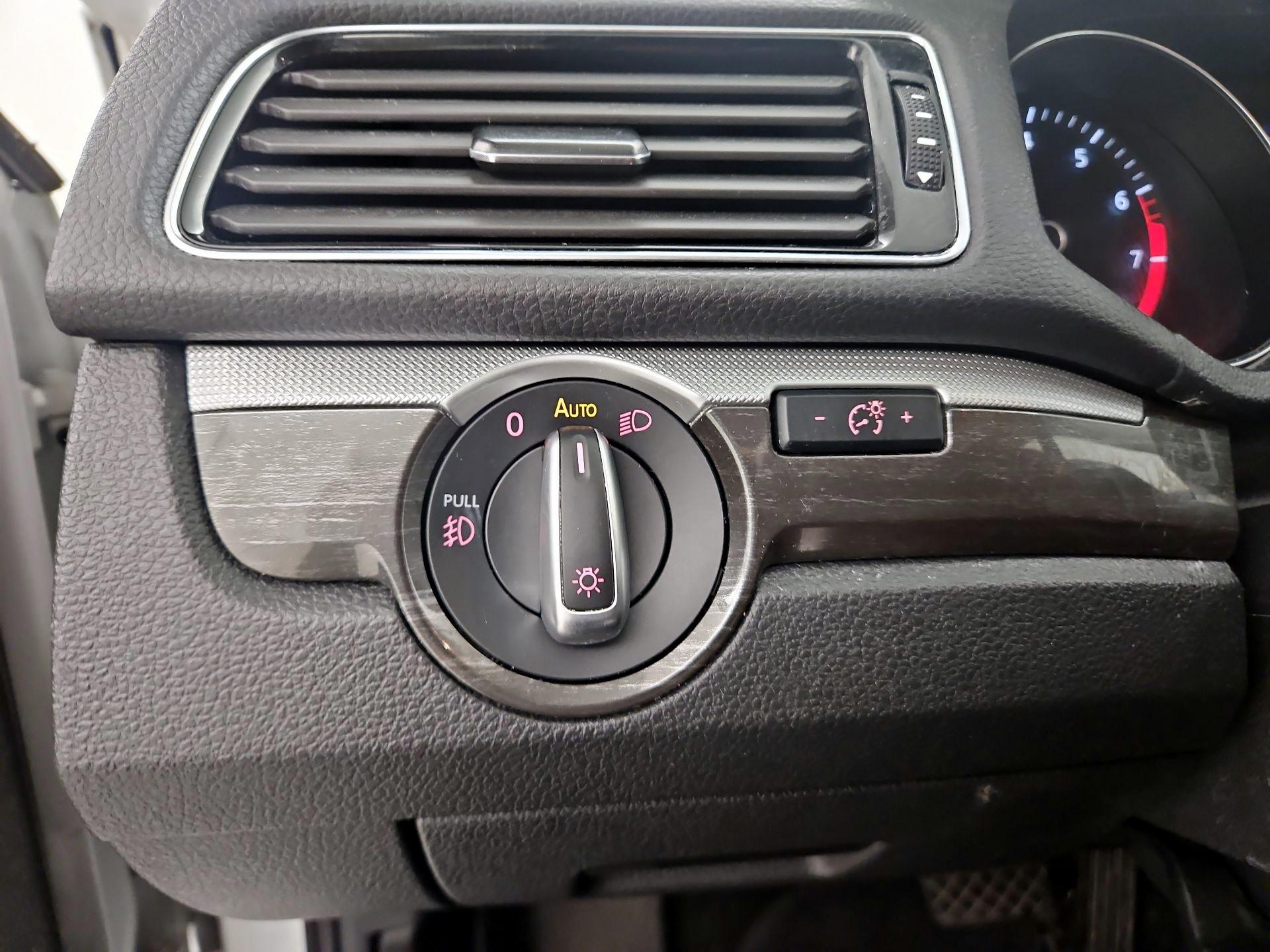 Thumbnail: 2018 Volkswagen Passat - 13