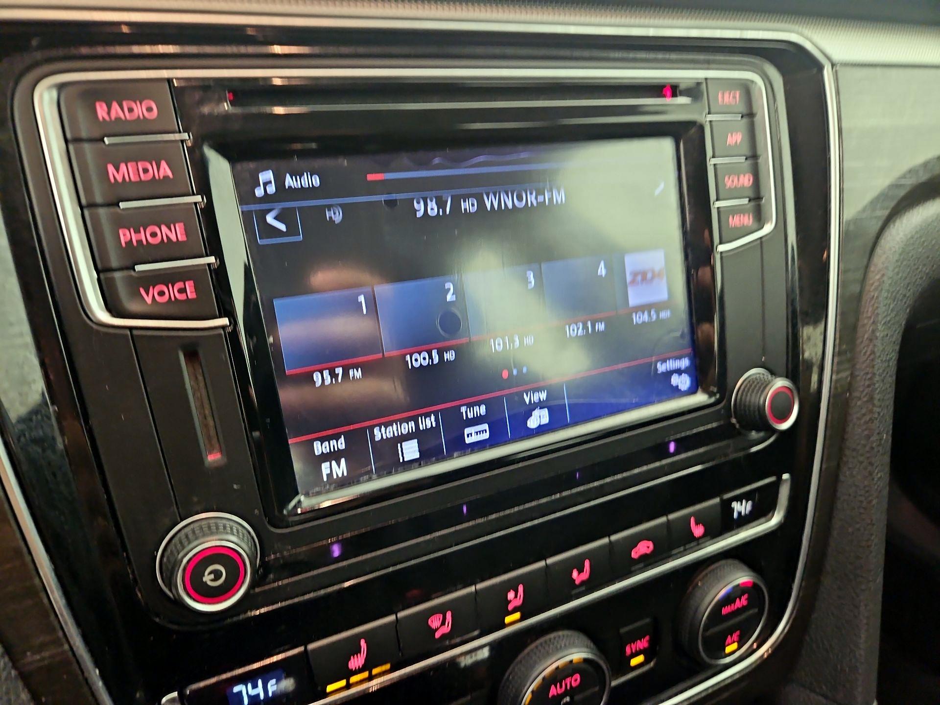 Thumbnail: 2018 Volkswagen Passat - 15