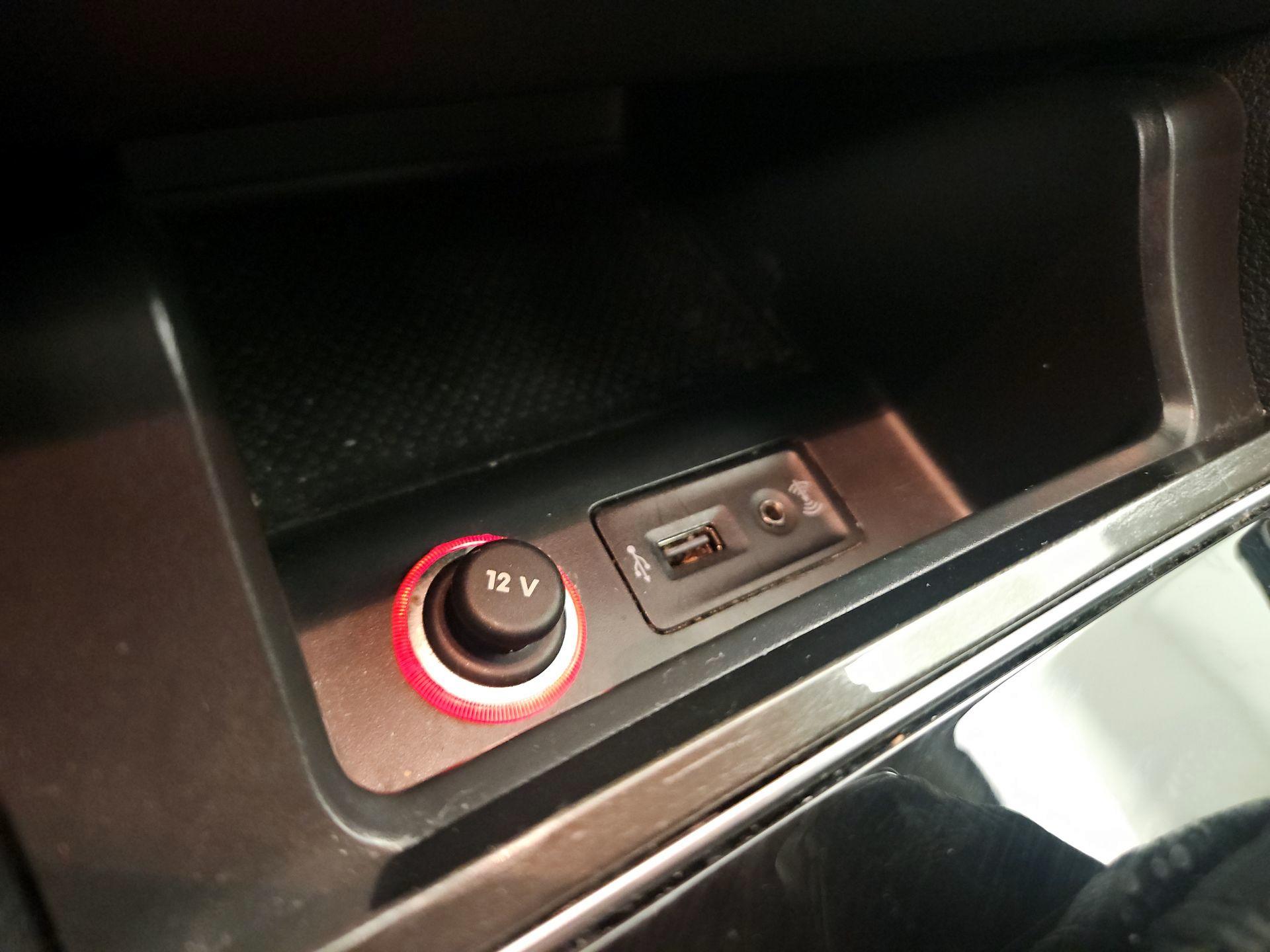 Thumbnail: 2018 Volkswagen Passat - 18