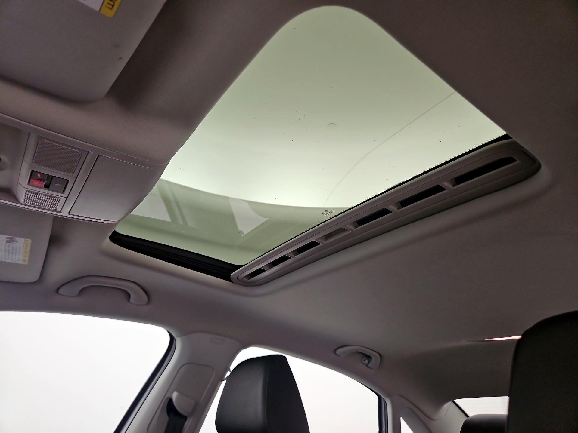 Thumbnail: 2018 Volkswagen Passat - 19