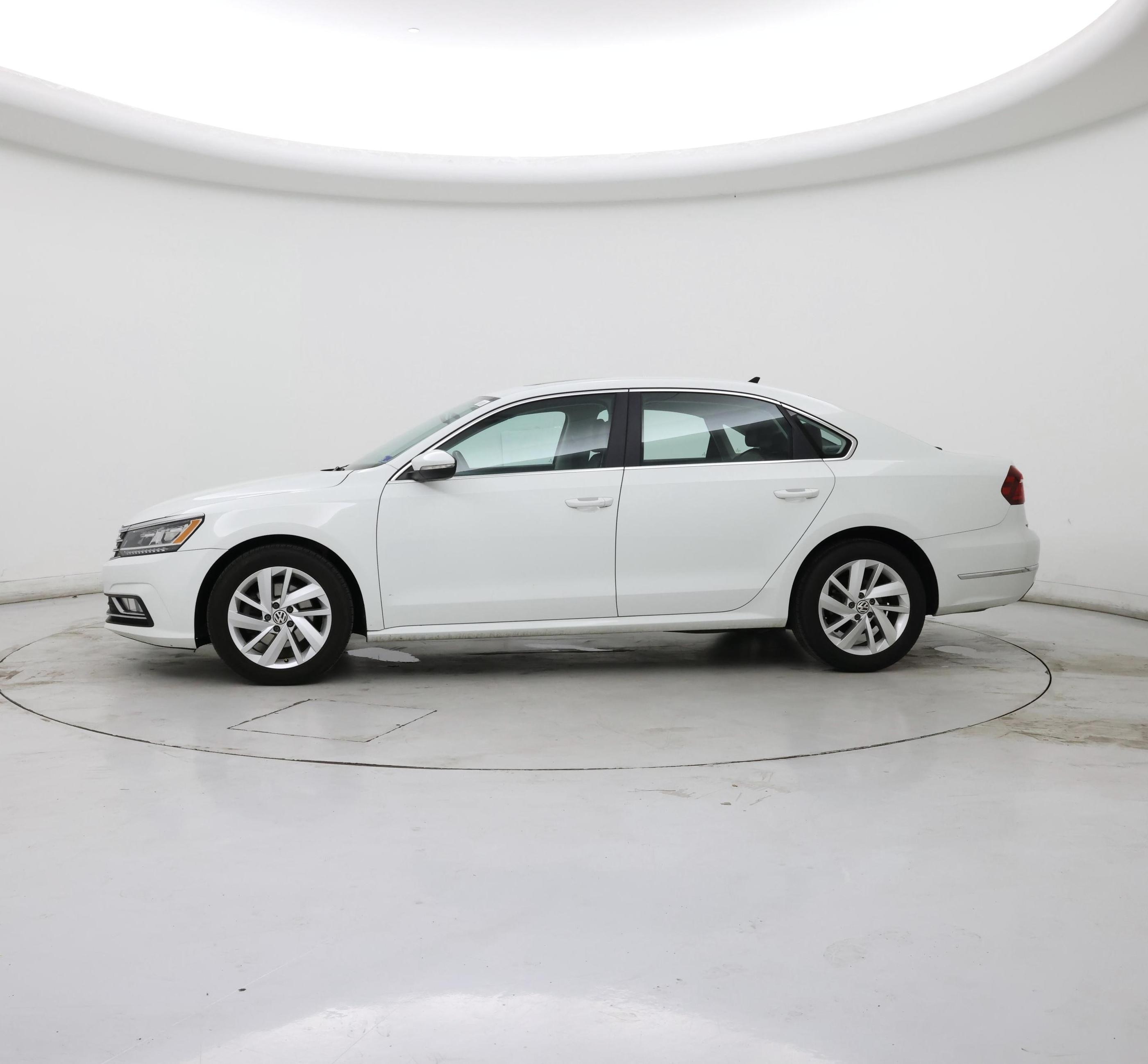 Thumbnail: 2018 Volkswagen Passat - 3