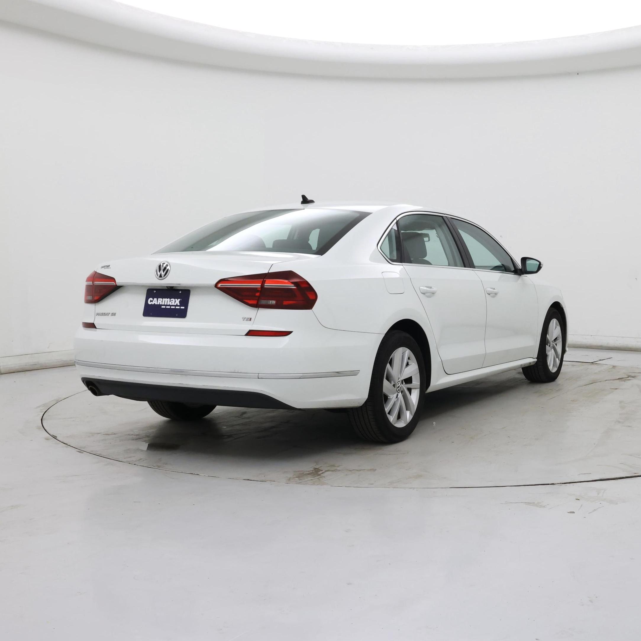 Thumbnail: 2018 Volkswagen Passat - 8