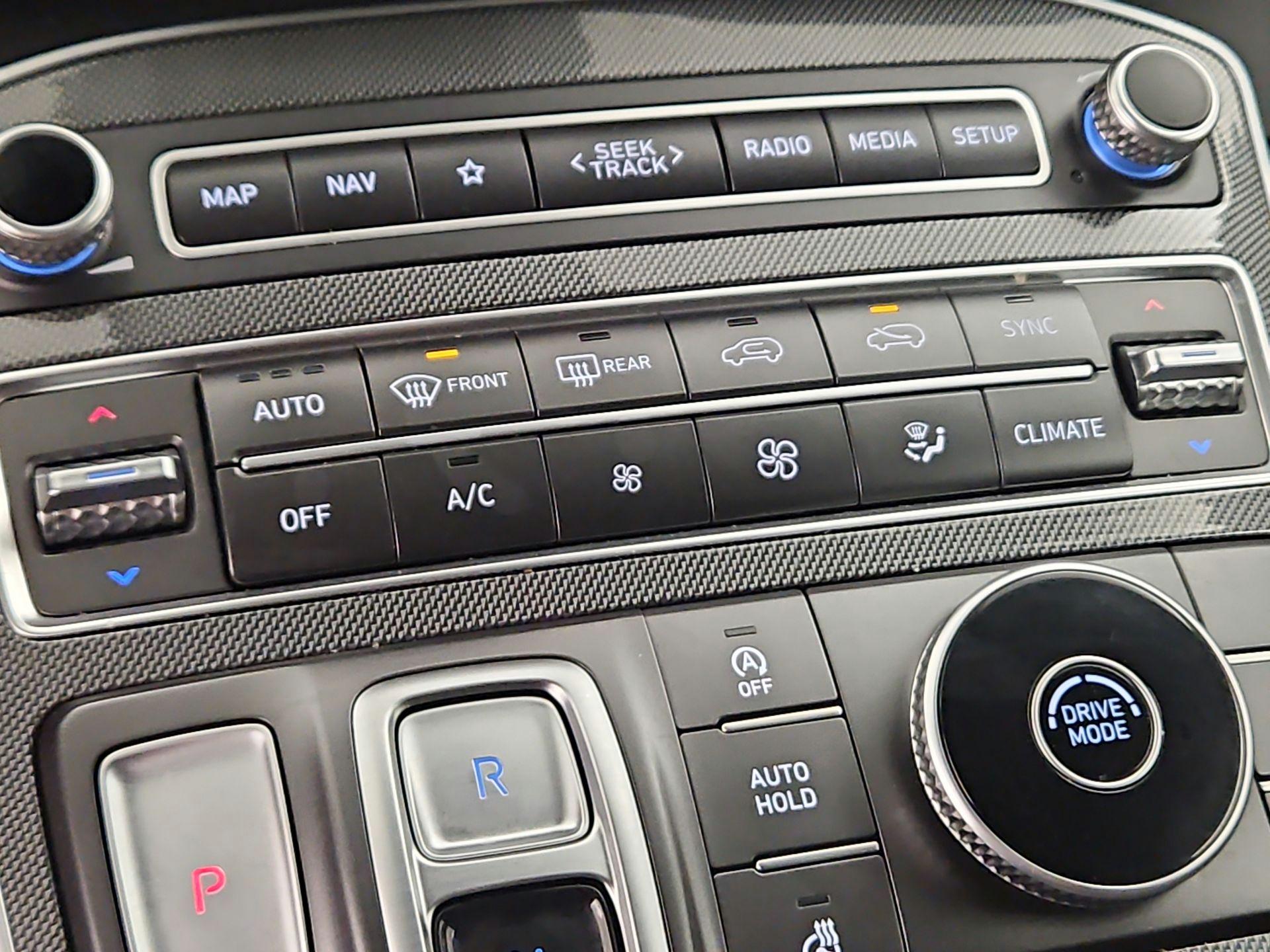 Thumbnail: 2021 Hyundai Santa Fe - 17