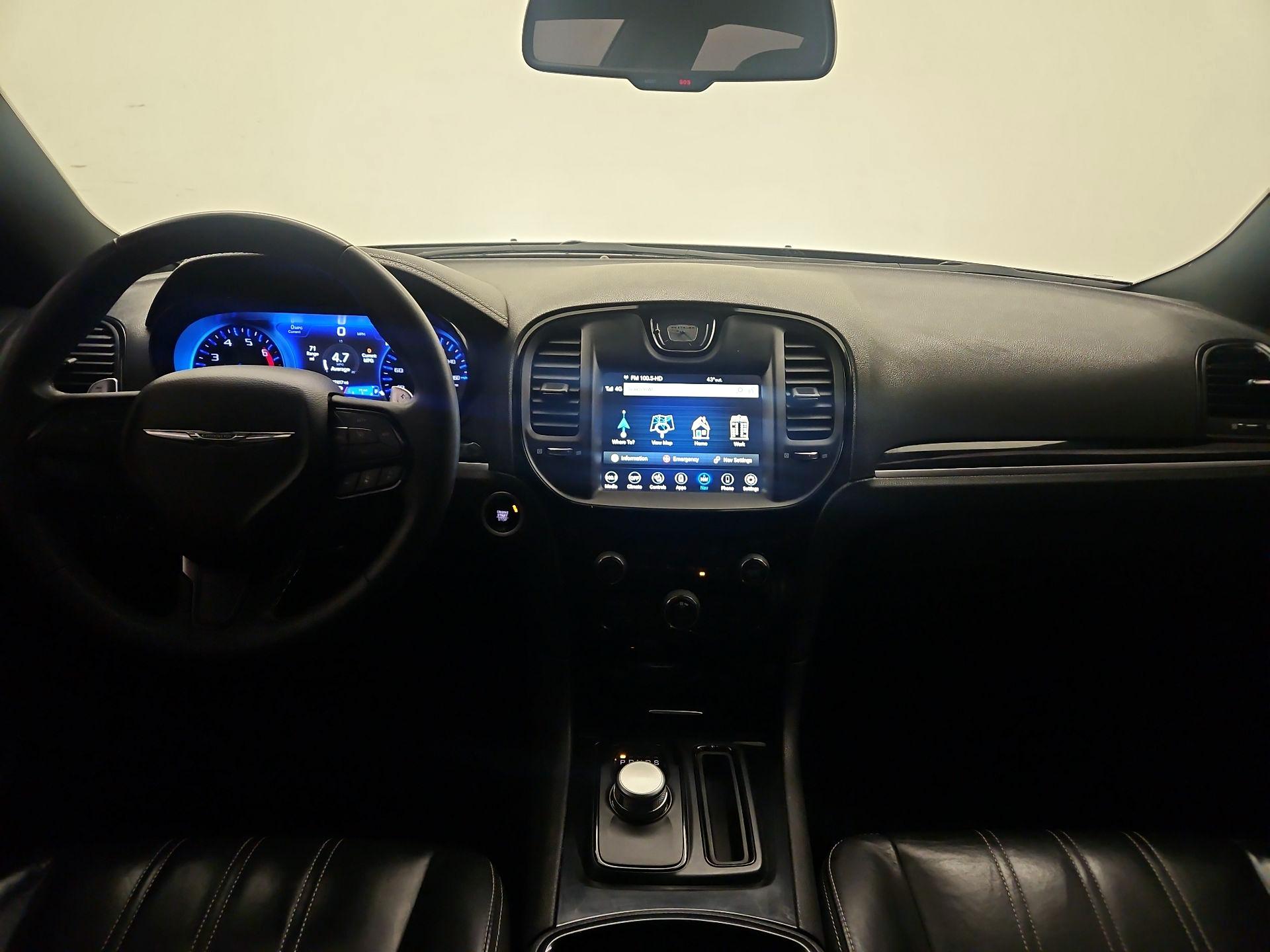 Thumbnail: 2022 Chrysler 300 - 9