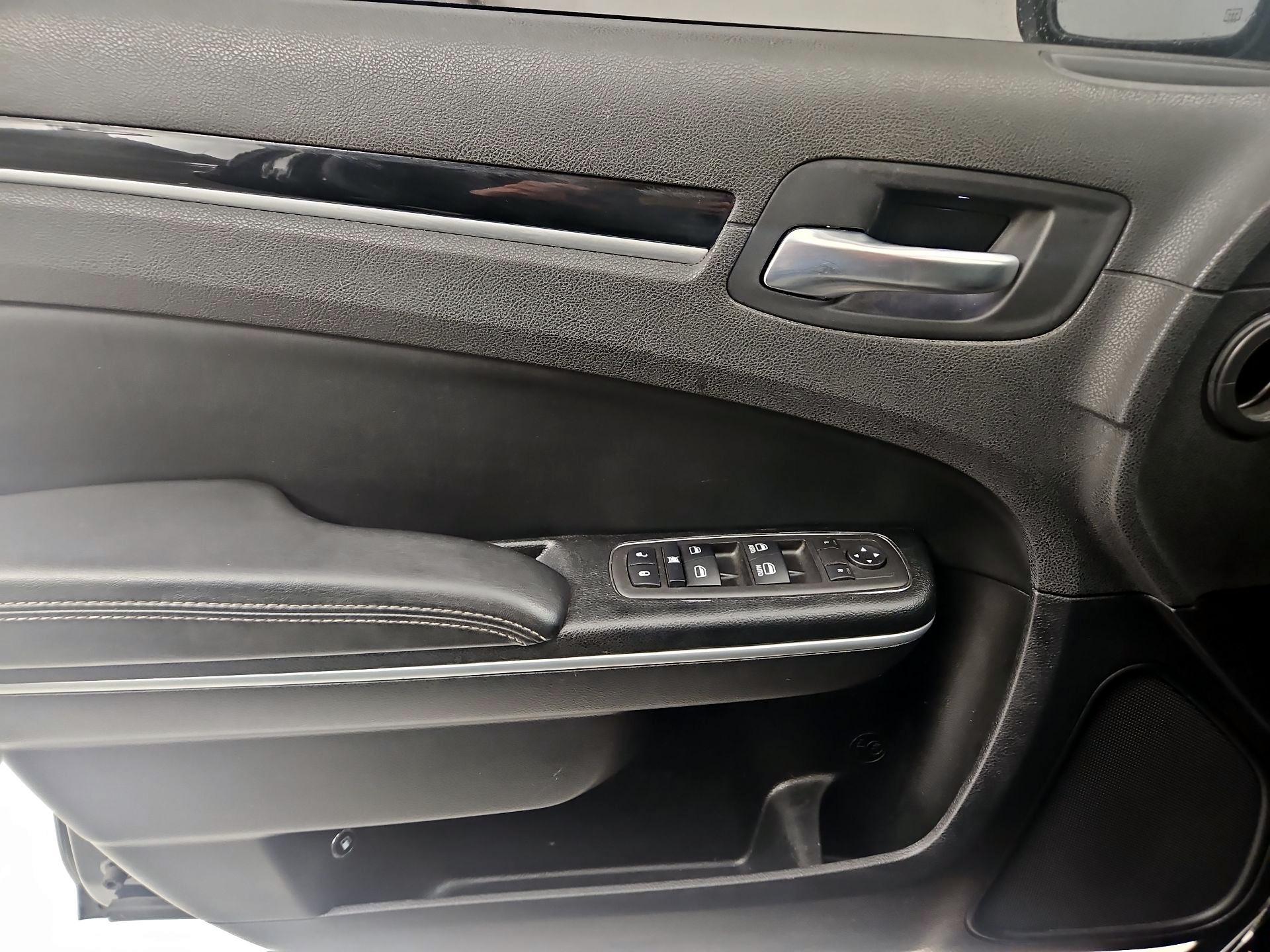 Thumbnail: 2022 Chrysler 300 - 12