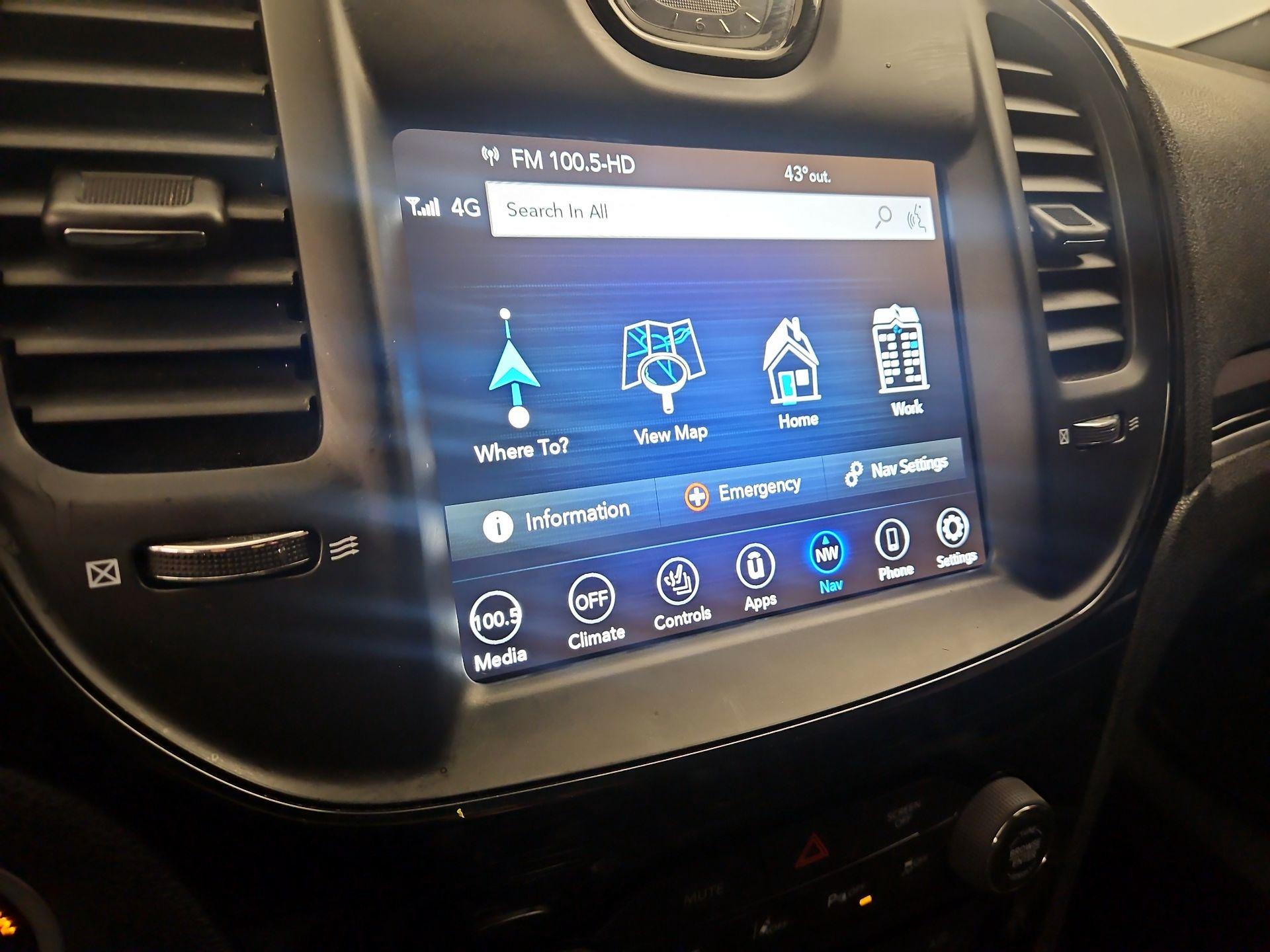 Thumbnail: 2022 Chrysler 300 - 14