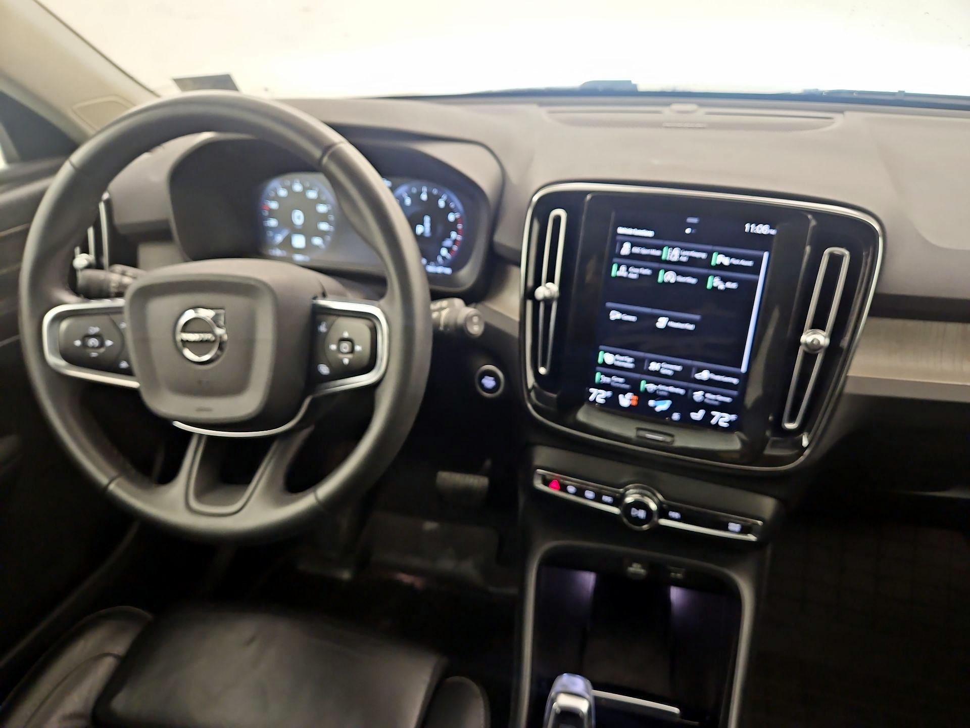 Thumbnail: 2022 Volvo XC40 - 9