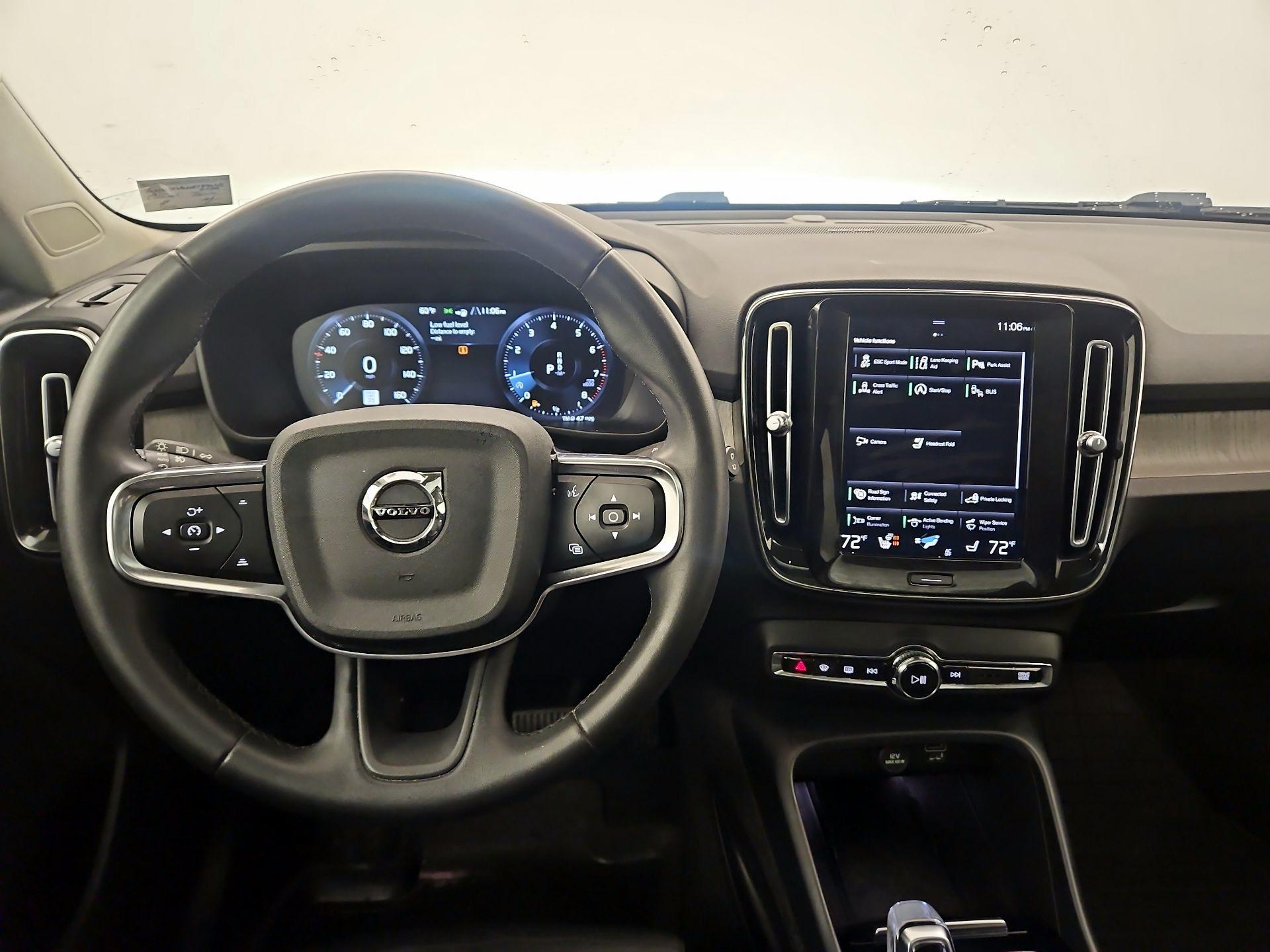 Thumbnail: 2022 Volvo XC40 - 10