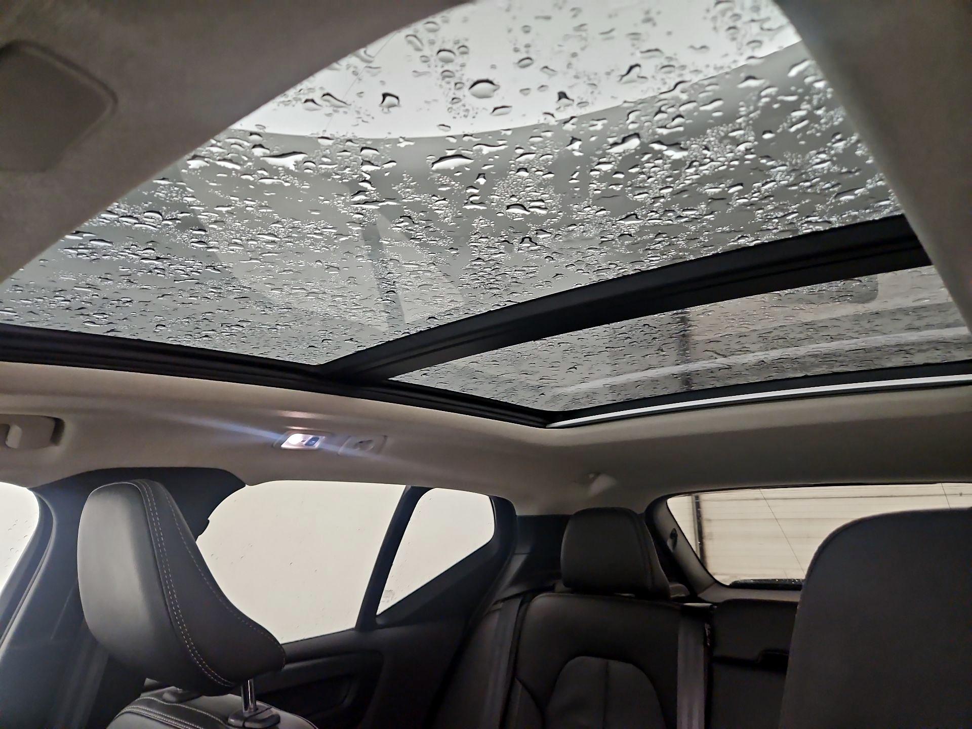 Thumbnail: 2022 Volvo XC40 - 19