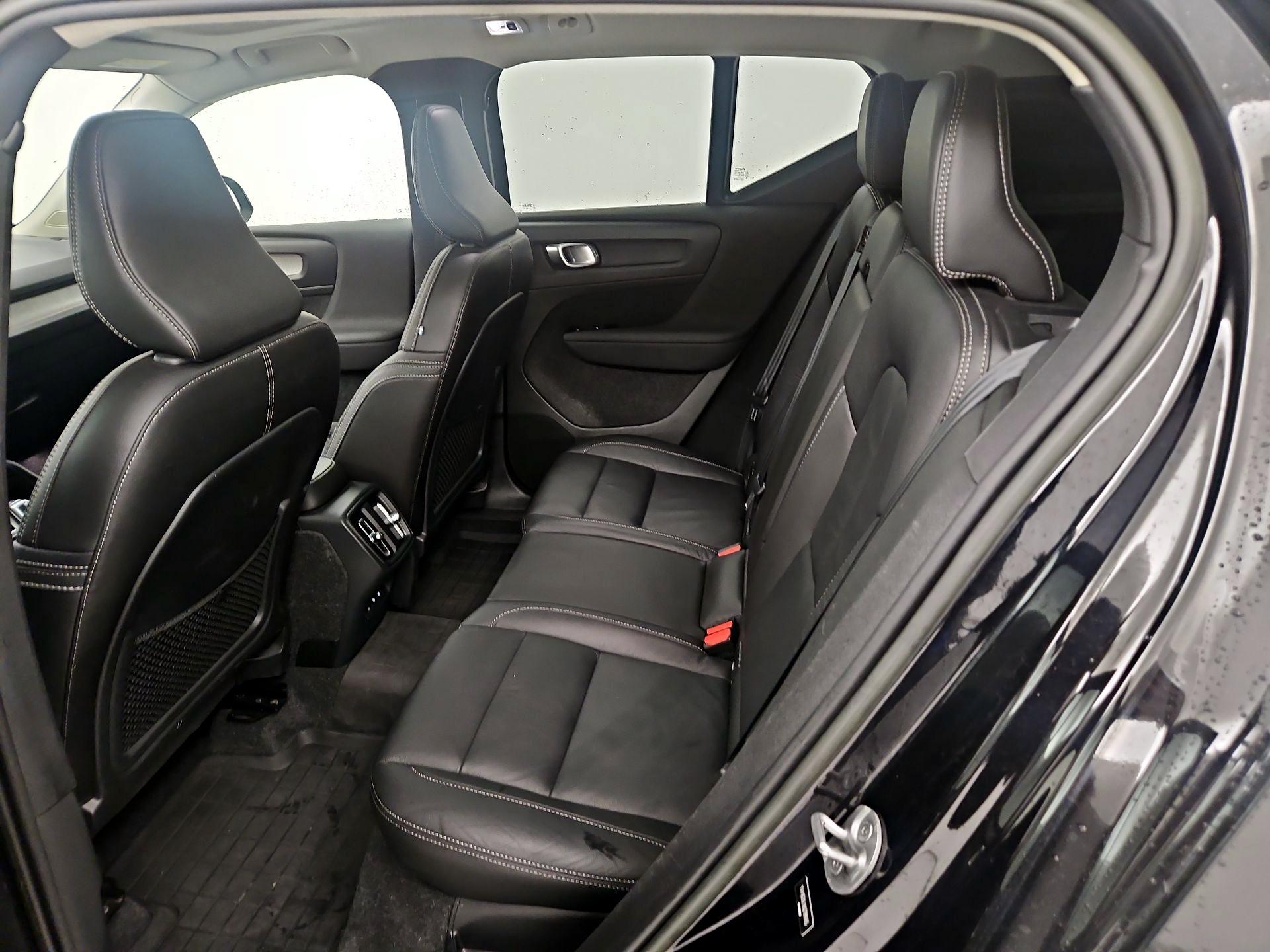 Thumbnail: 2022 Volvo XC40 - 20