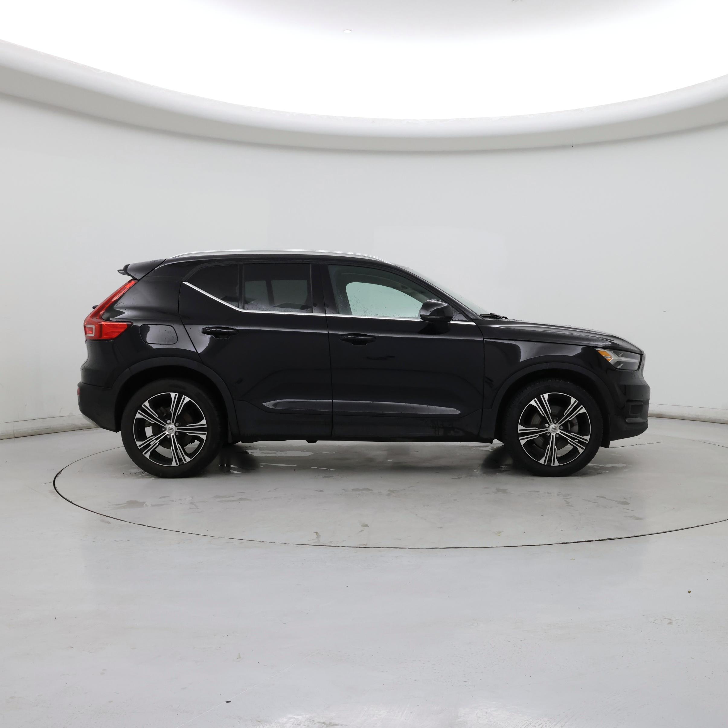 Thumbnail: 2022 Volvo XC40 - 7